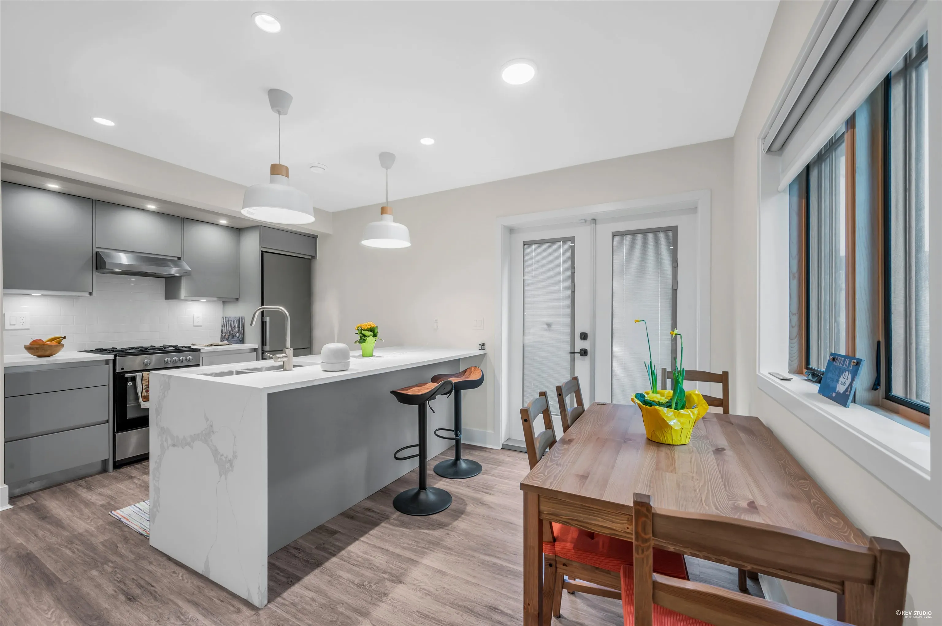 768 Garden Dr,  Bc