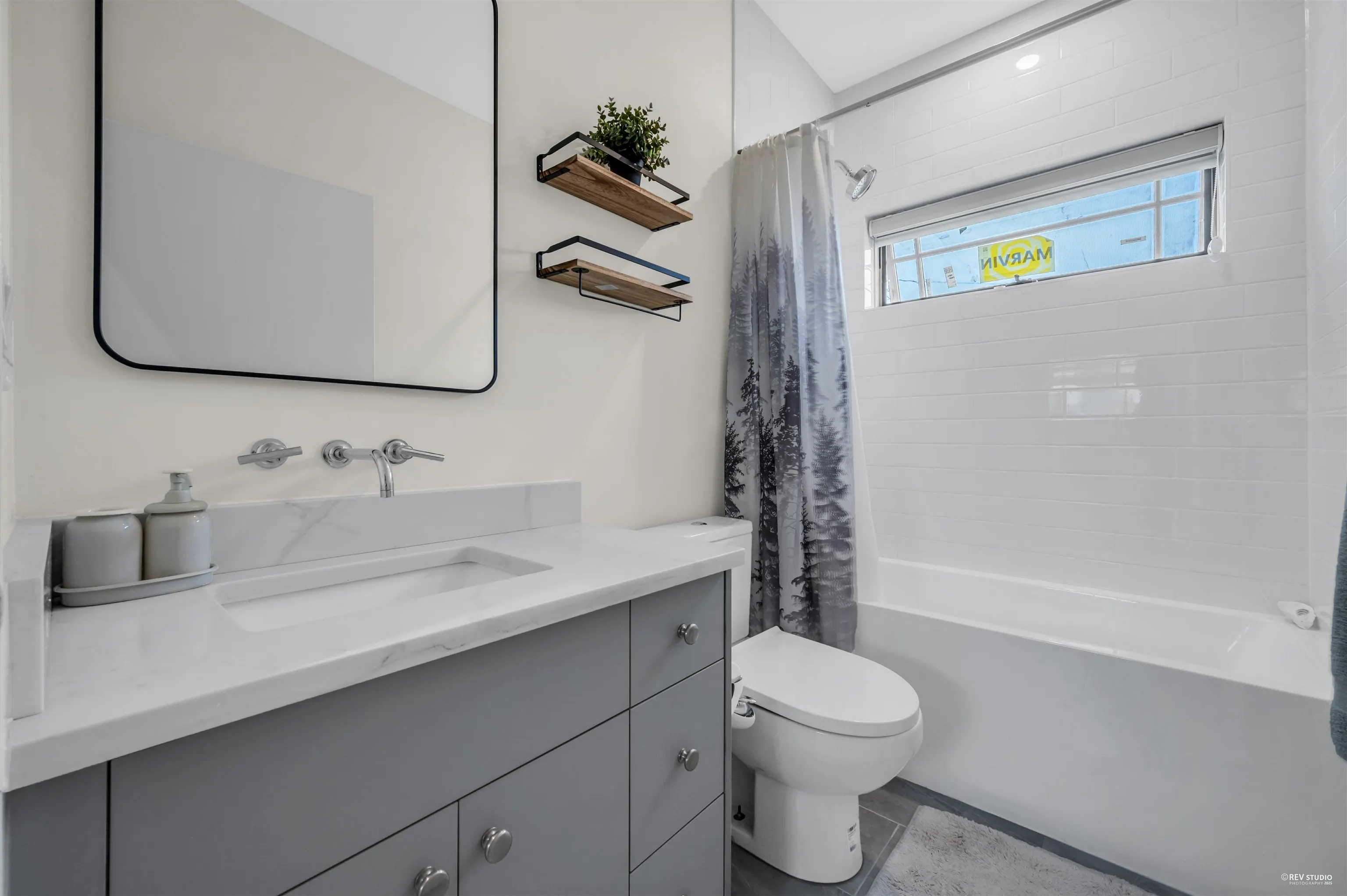 768 Garden Dr,  Bc
