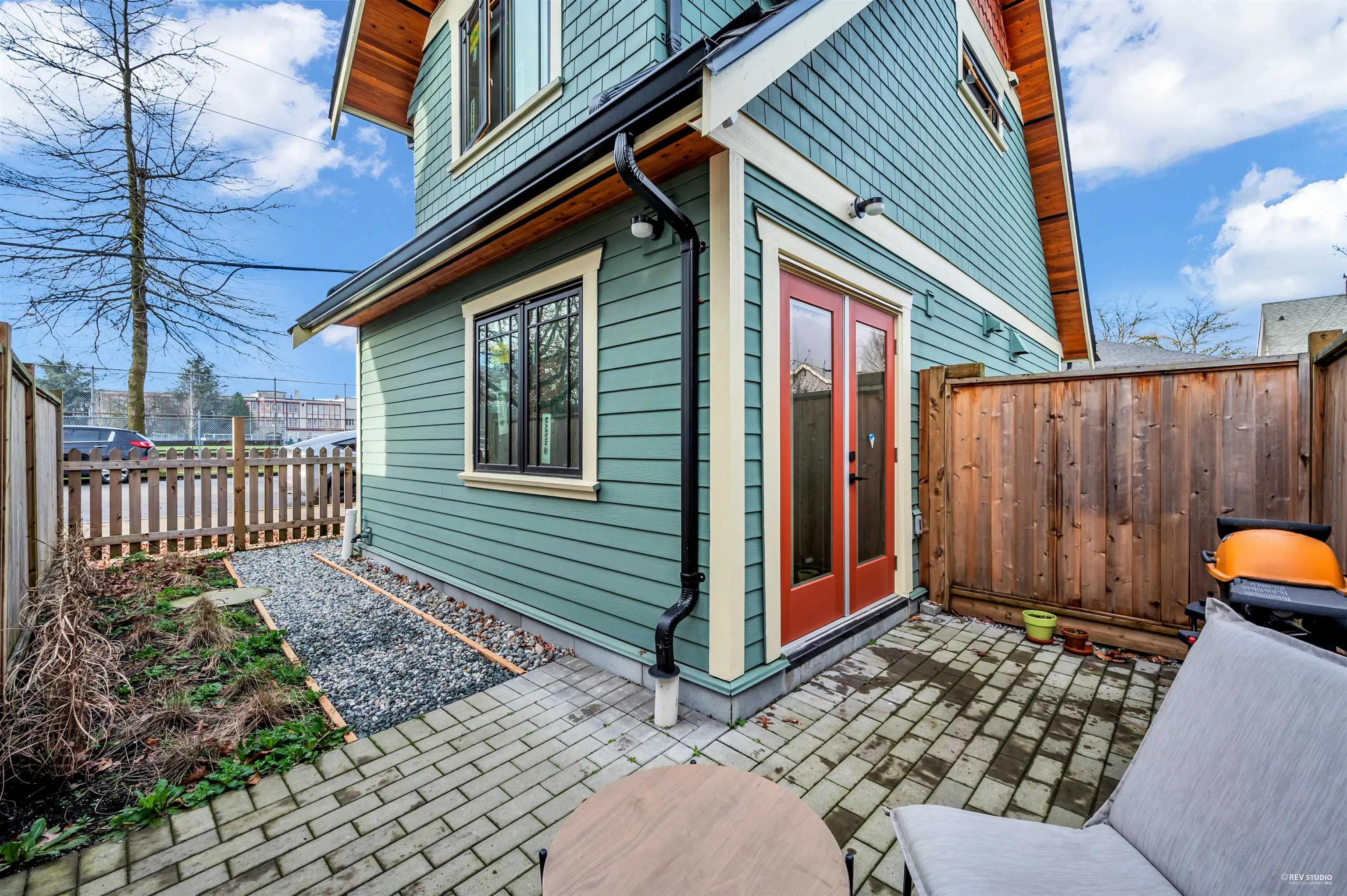 768 Garden Dr,  Bc