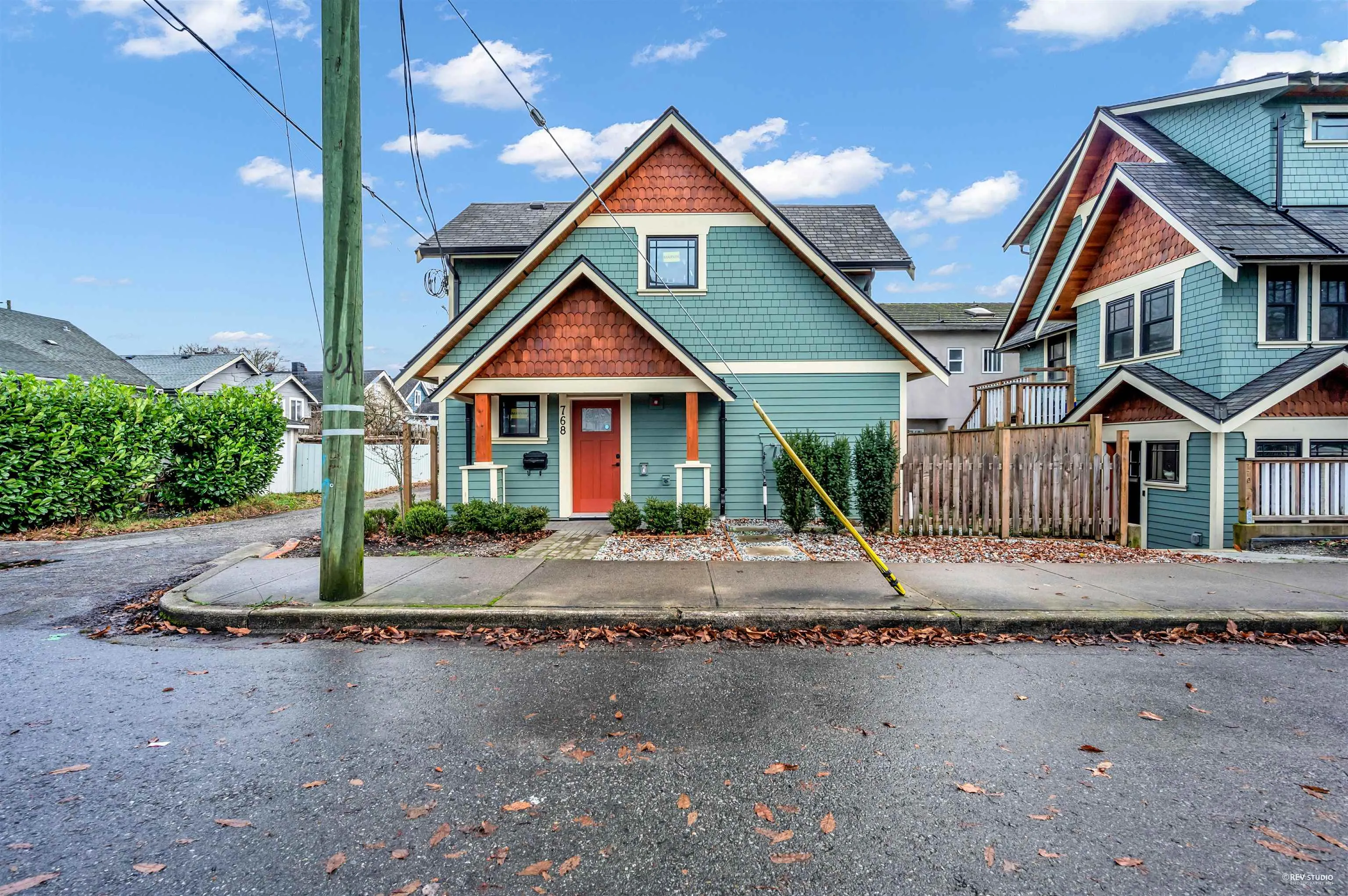 768 Garden Dr,  Bc