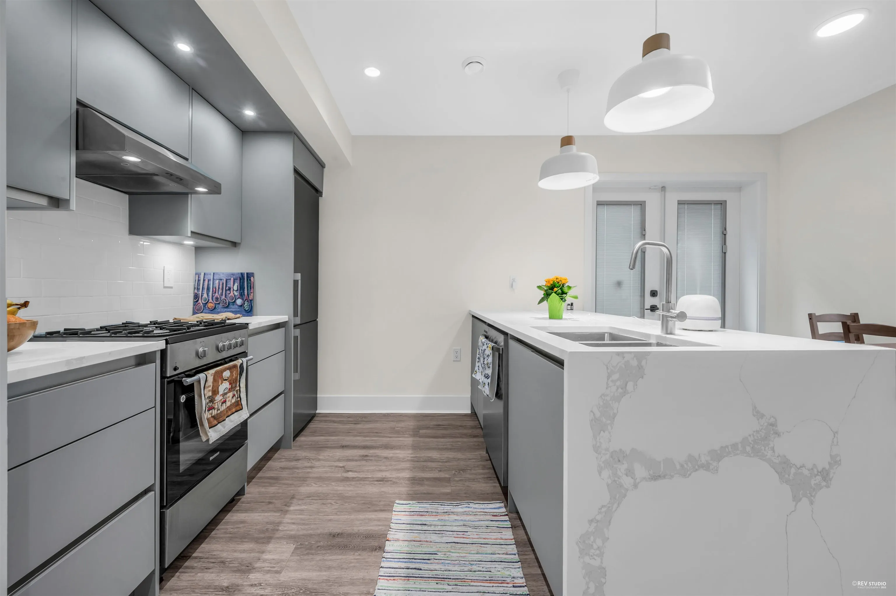 768 Garden Dr,  Bc