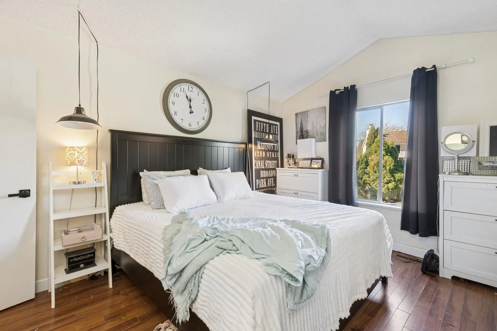 875 Porteau Place