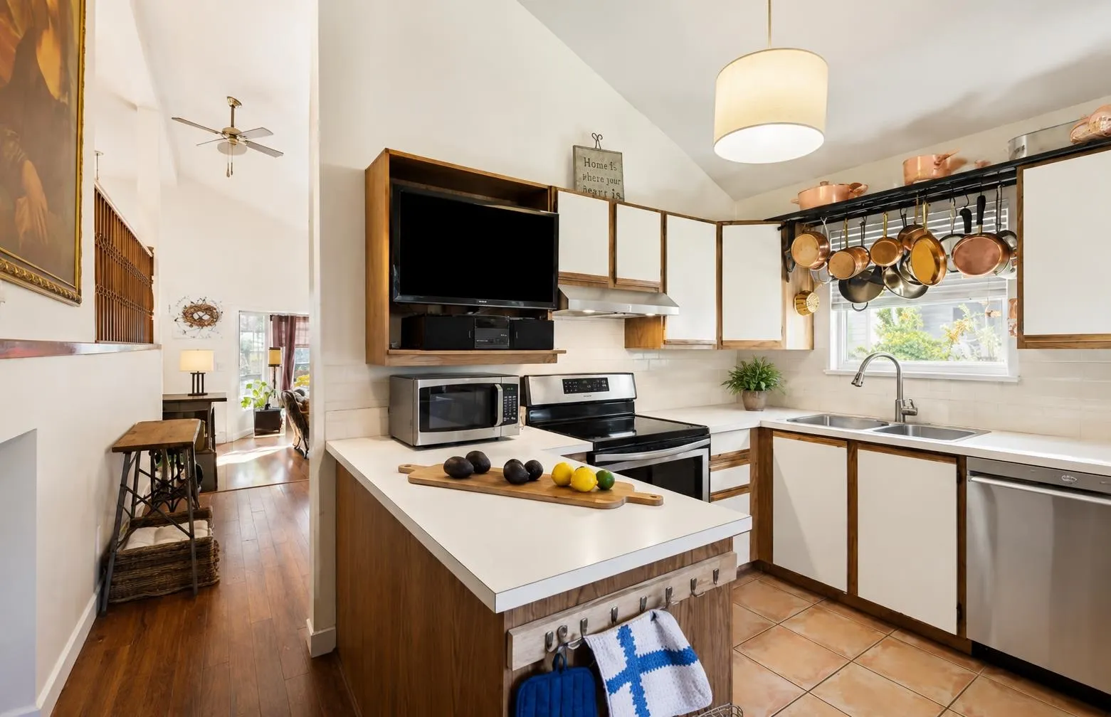 875 Porteau Place