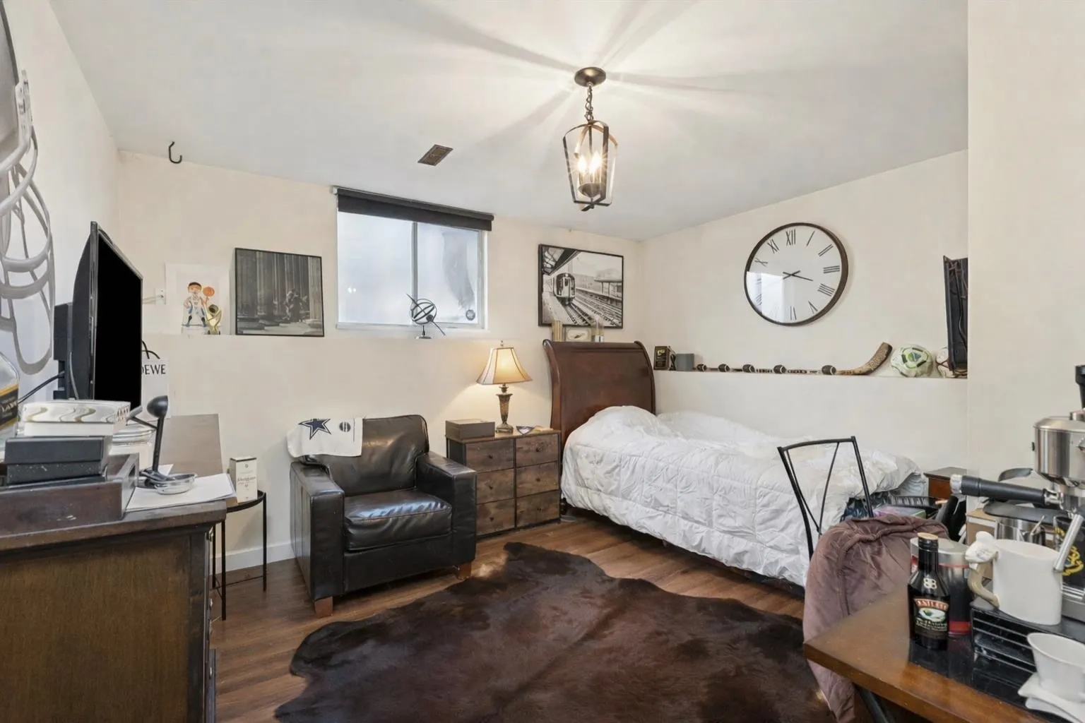 875 Porteau Place