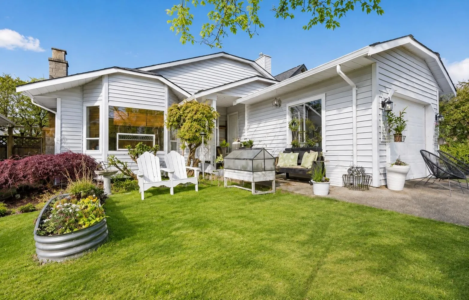 875 Porteau Place