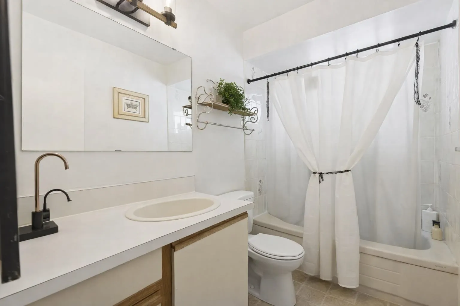 875 Porteau Place