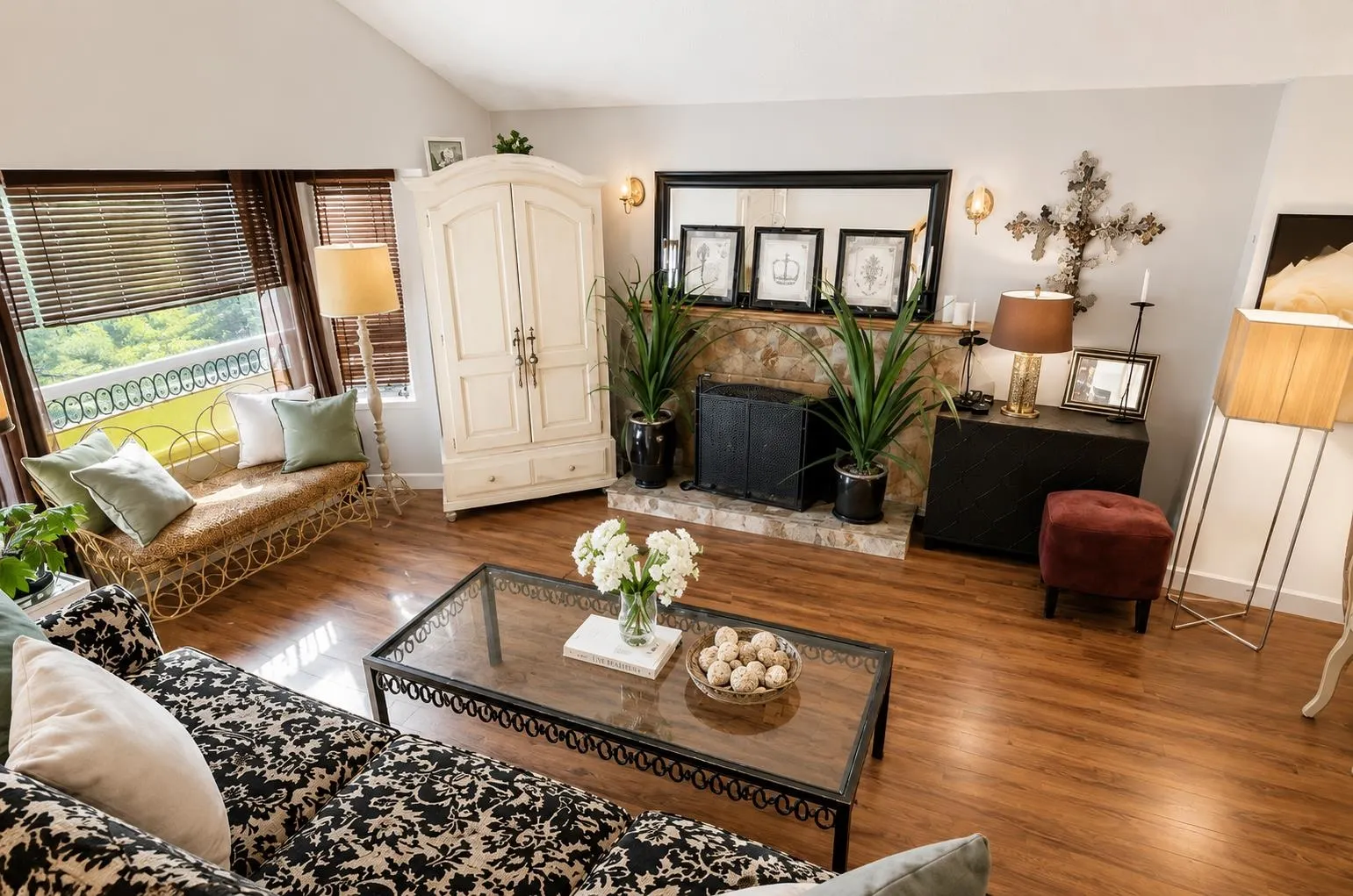 875 Porteau Place