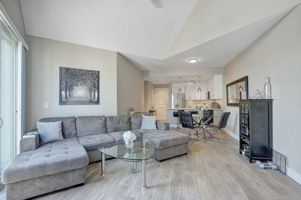 15350 16a Avenue #4th floor