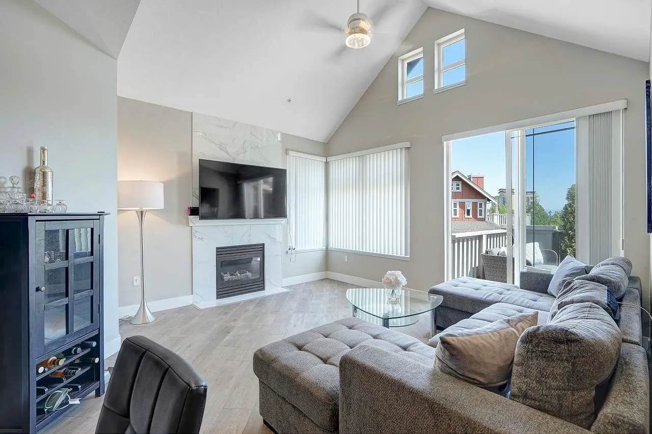 15350 16a Avenue #4th floor