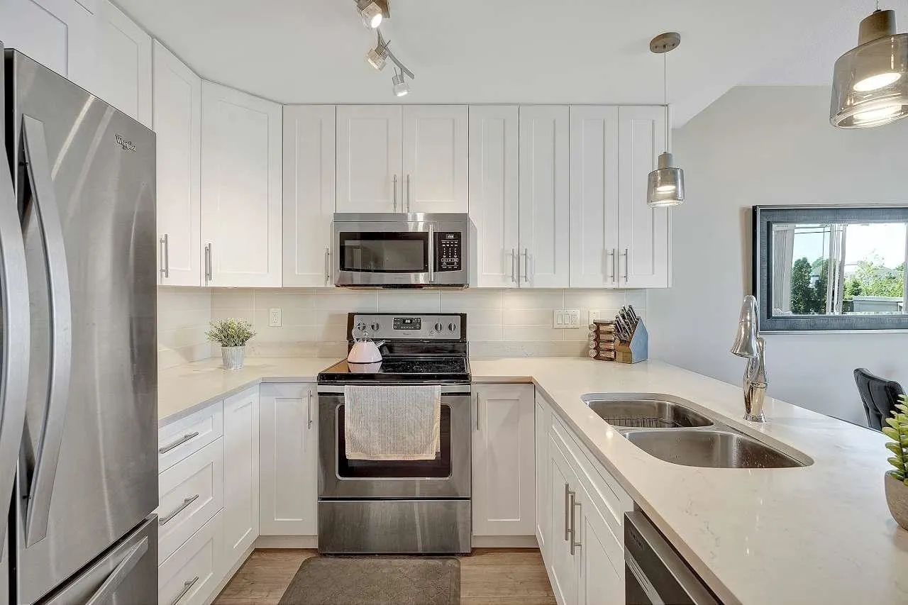 15350 16a Avenue #4th floor