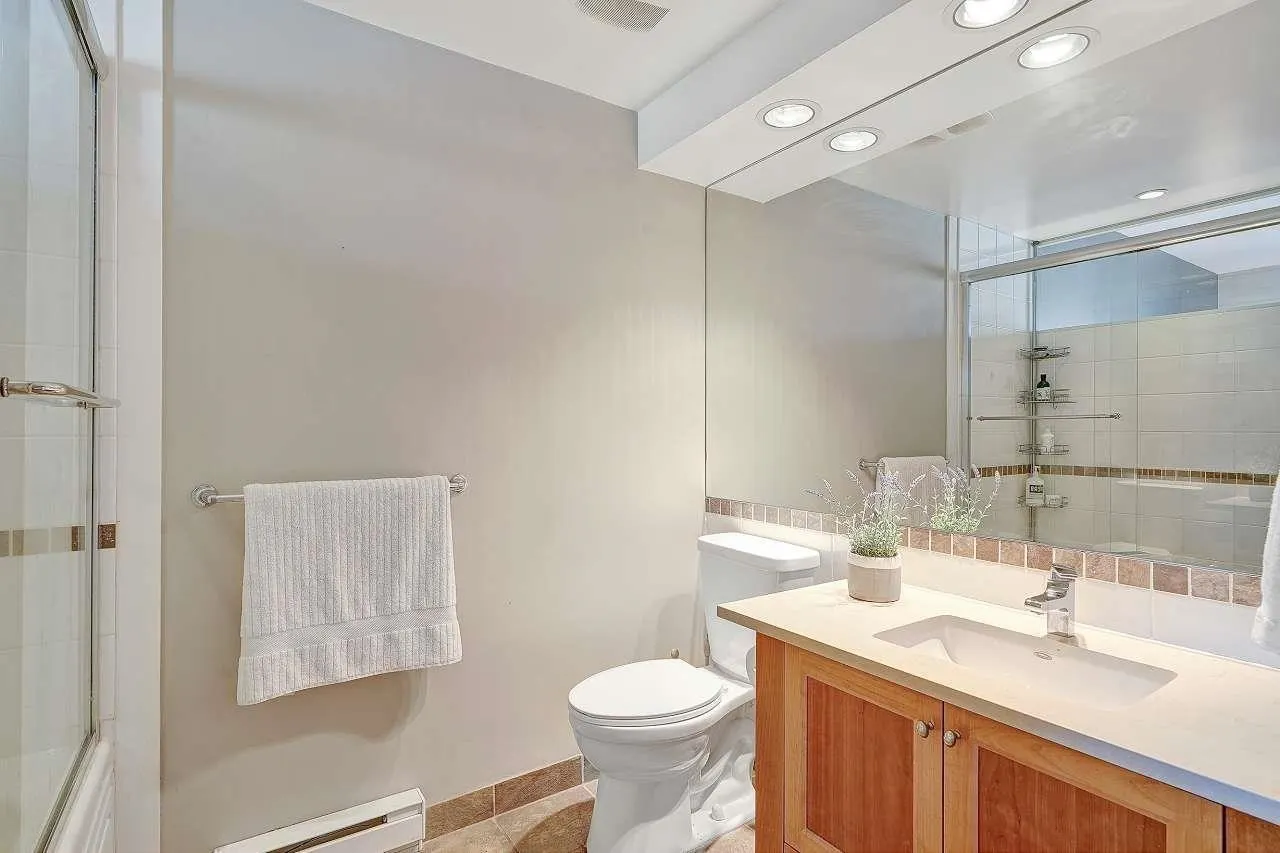 15350 16a Avenue #4th floor