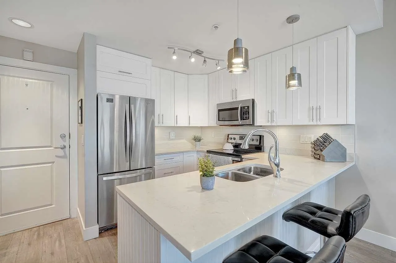 15350 16a Avenue #4th floor