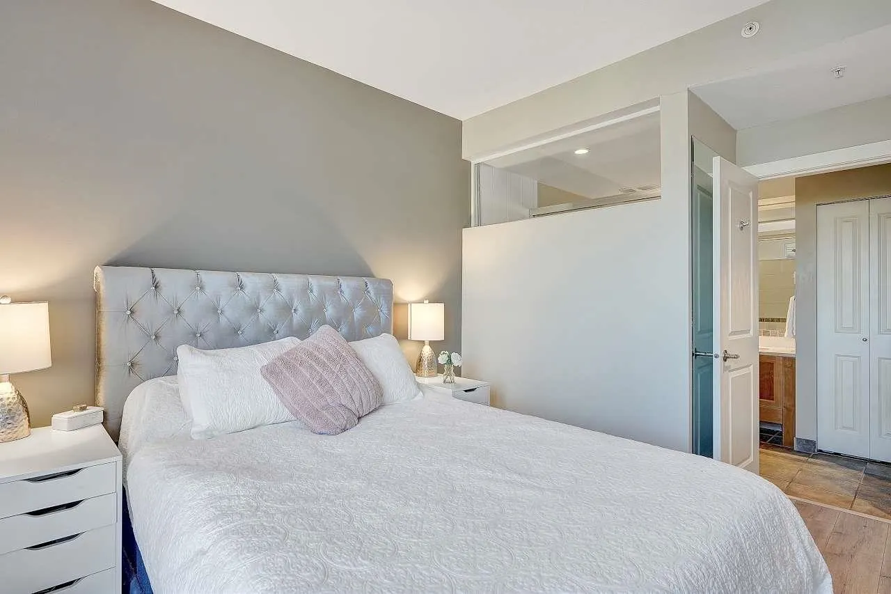 15350 16a Avenue #4th floor