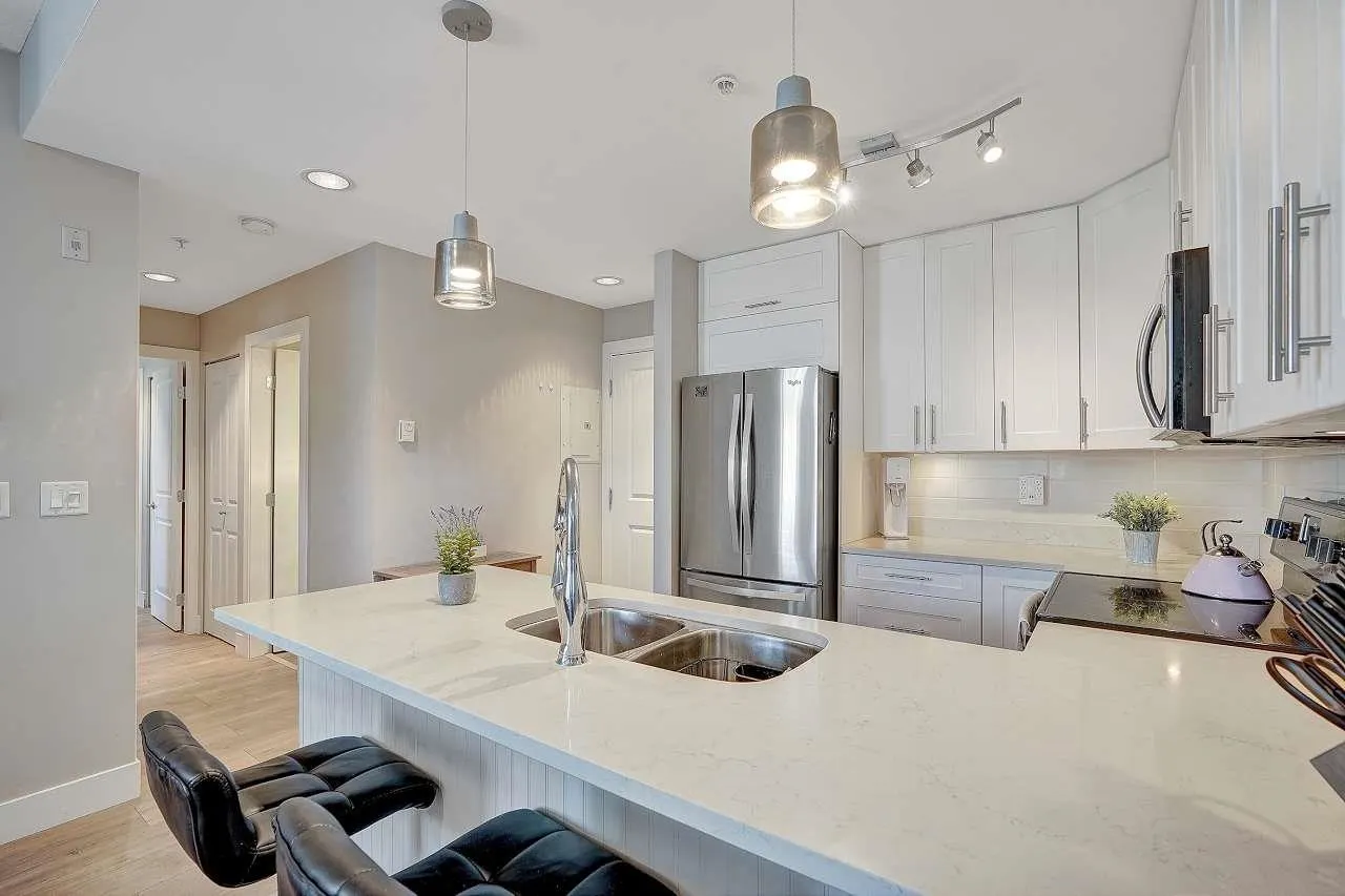 15350 16a Avenue #4th floor