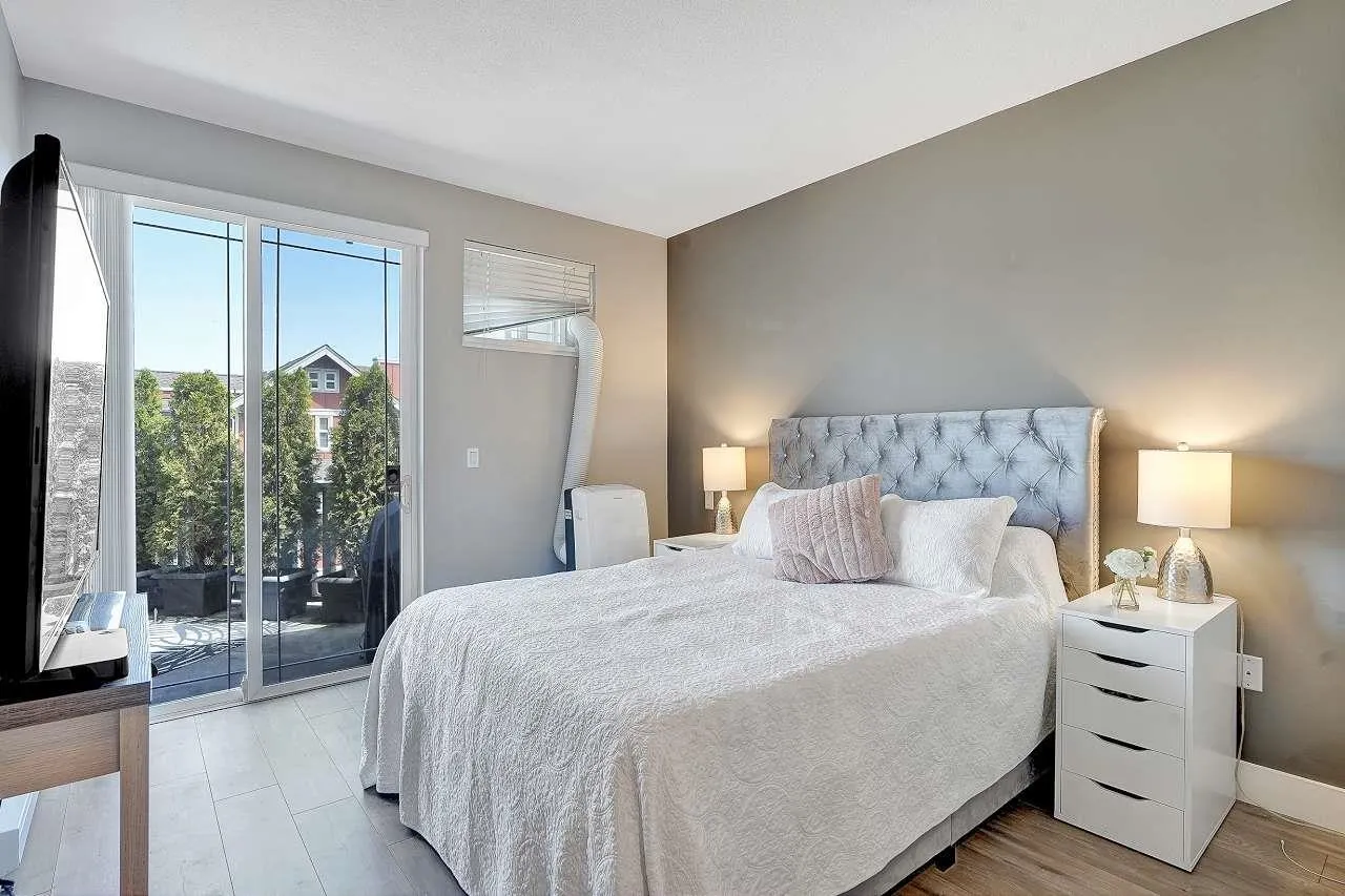 15350 16a Avenue #4th floor