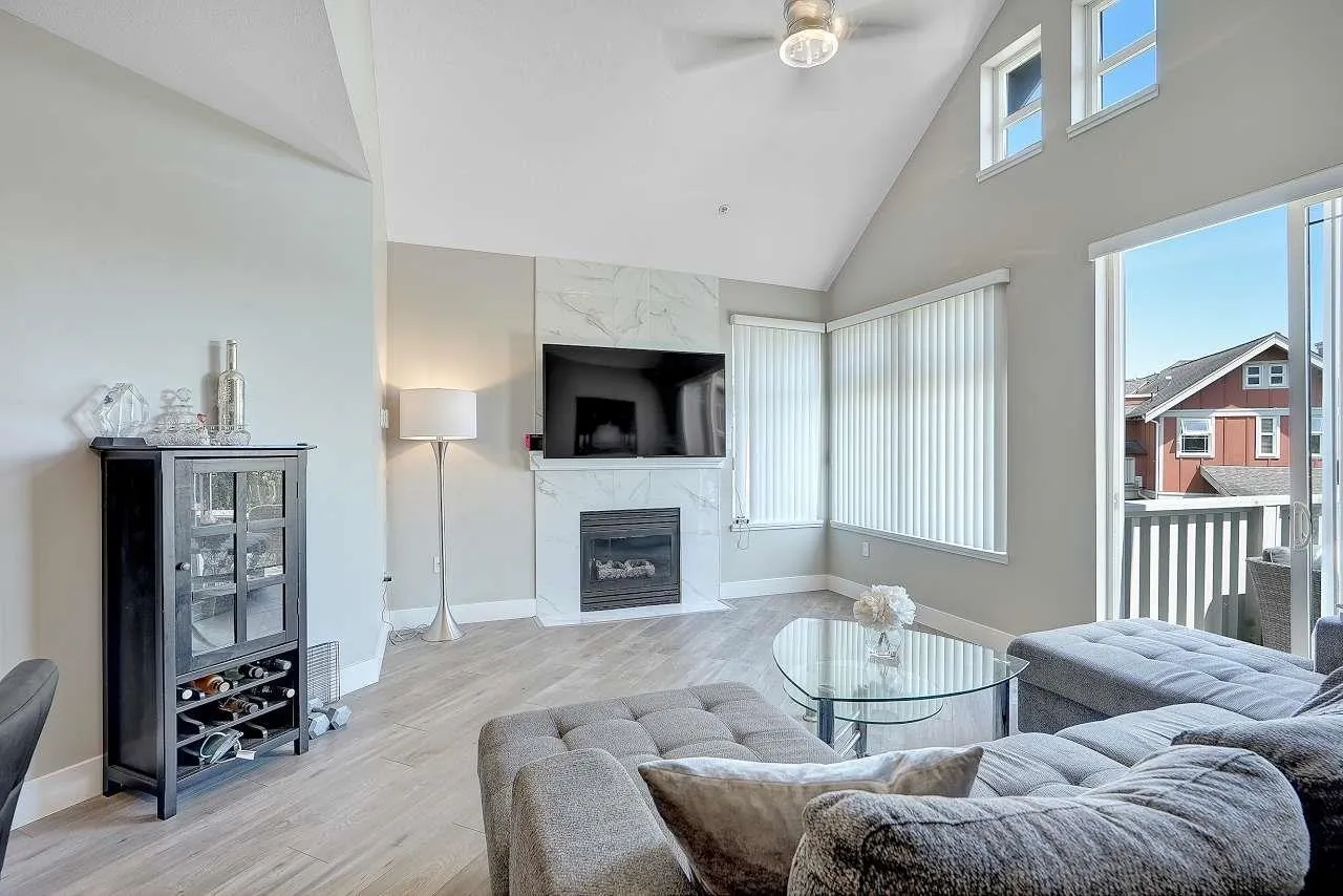 15350 16a Avenue #4th floor