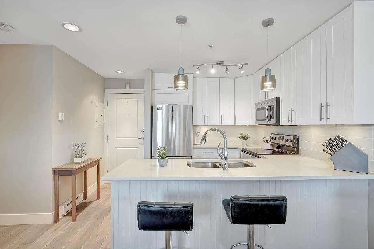 15350 16a Avenue #4th floor