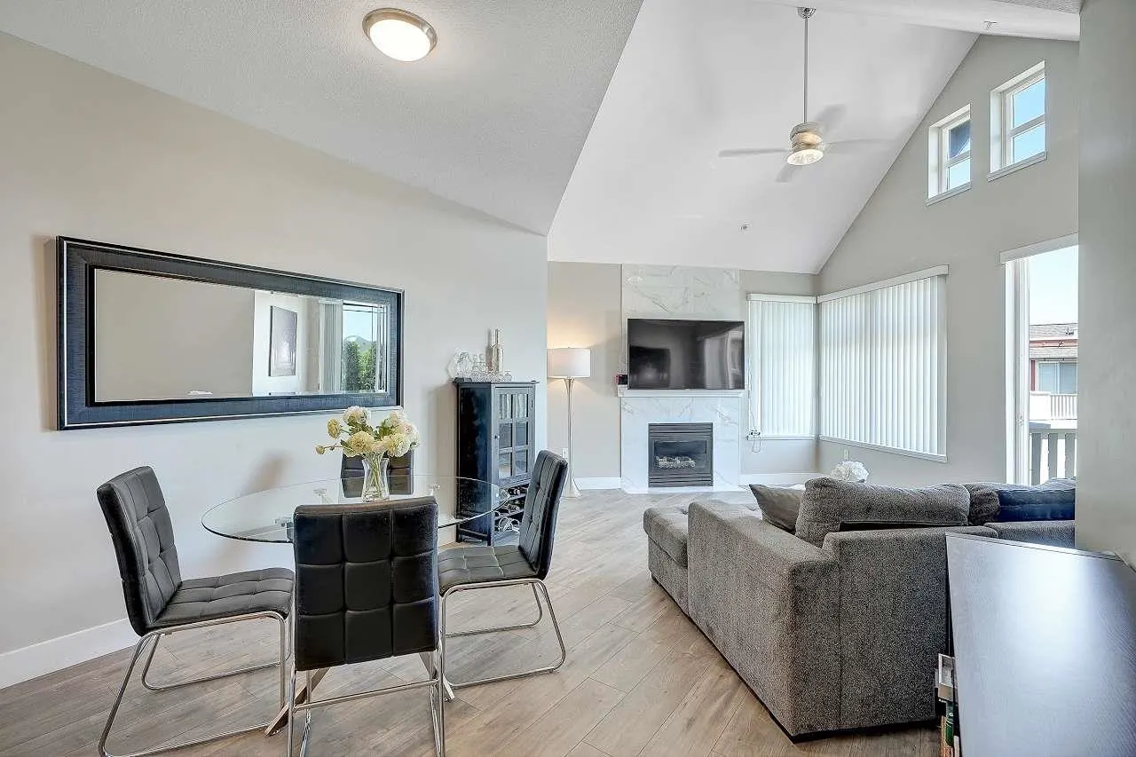 15350 16a Avenue #4th floor