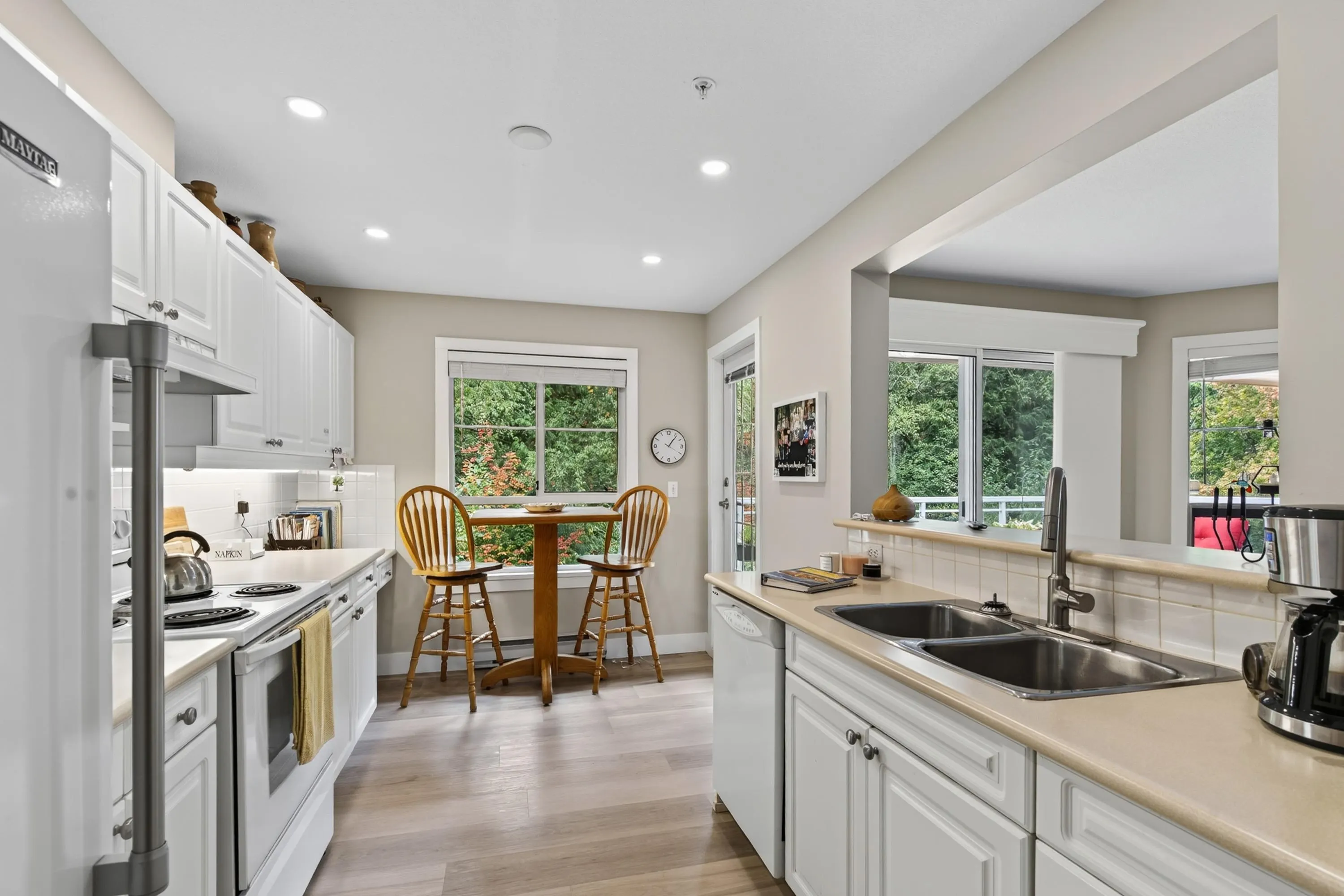 15155 22 Avenue #305