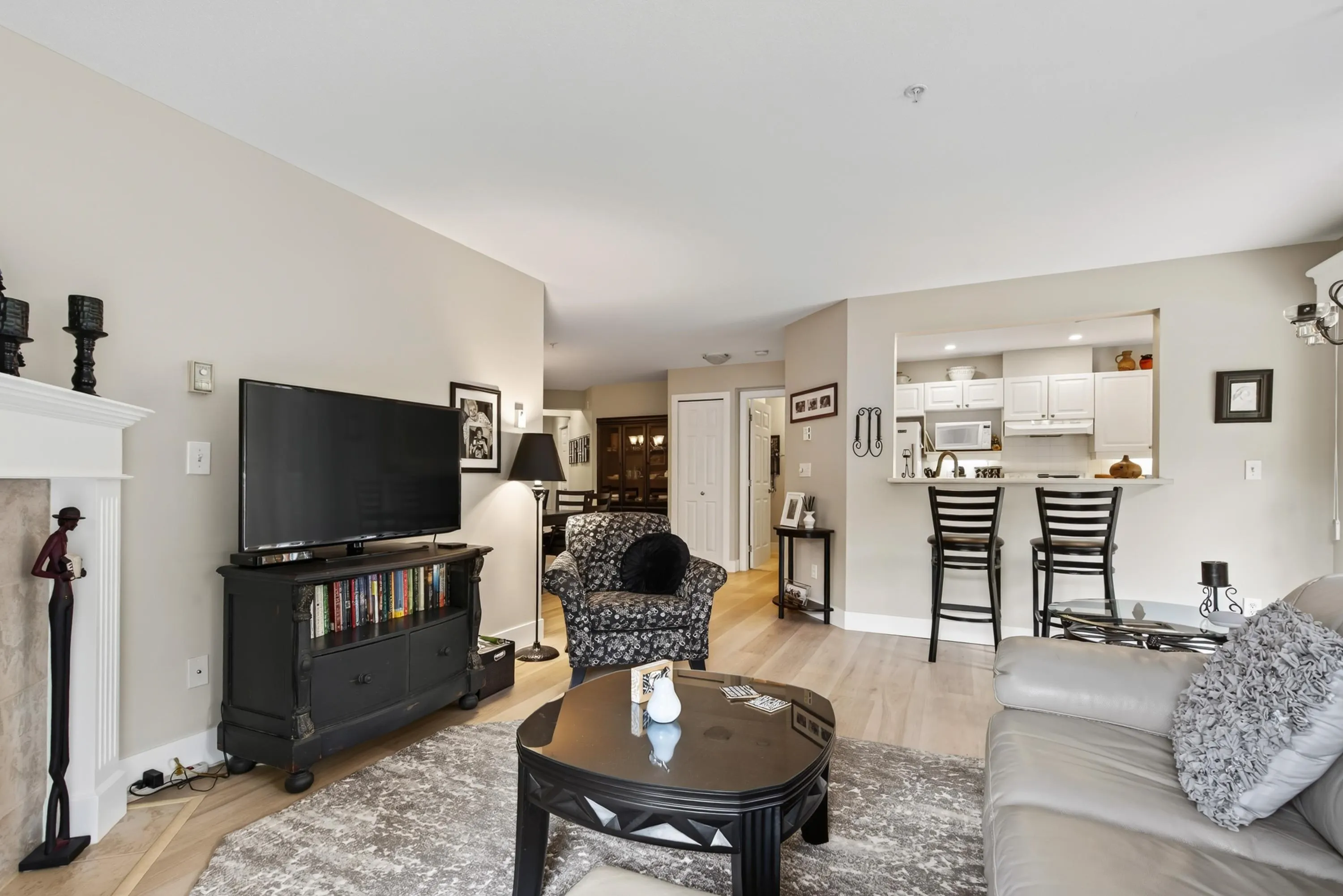 15155 22 Avenue #305