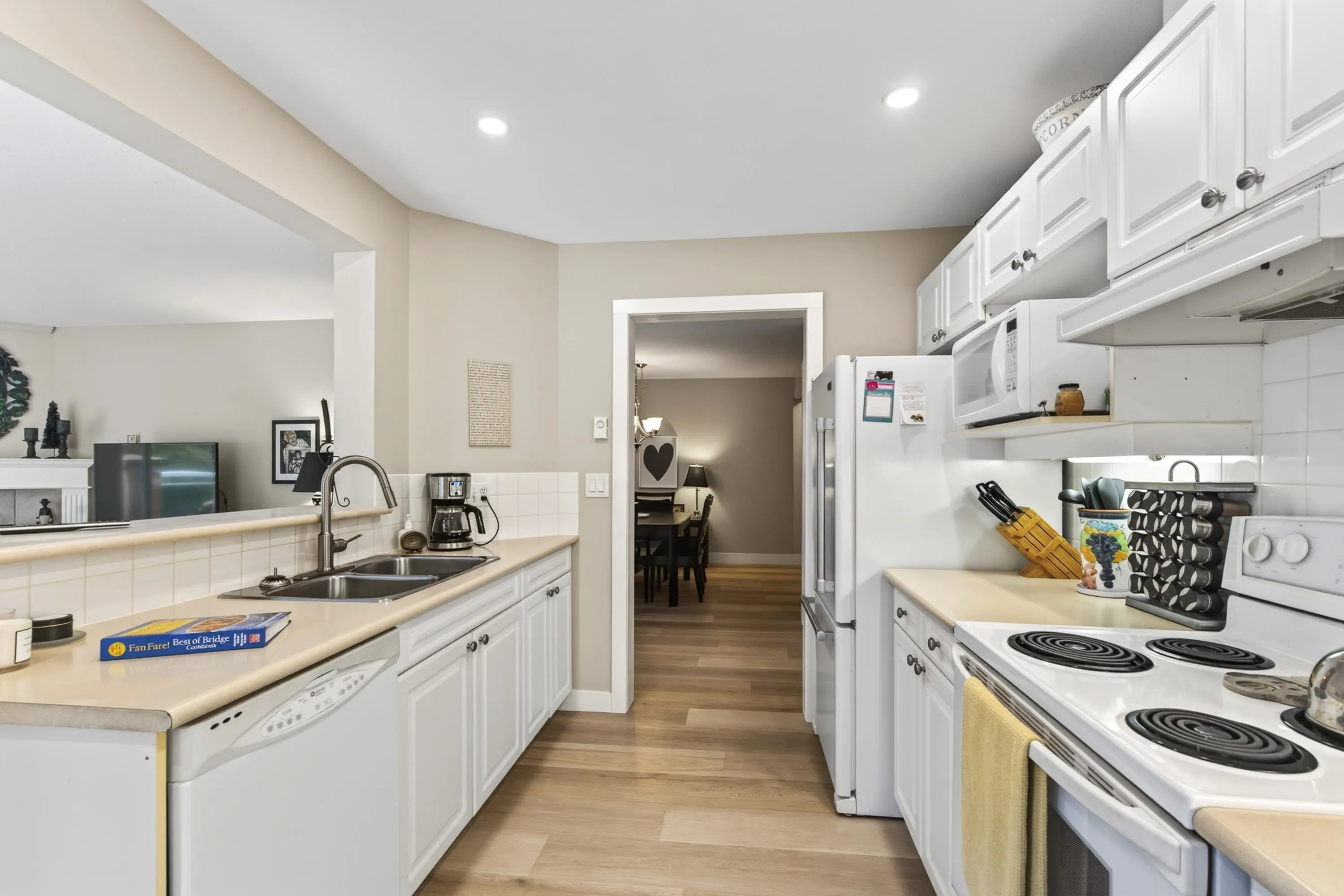 15155 22 Avenue #305