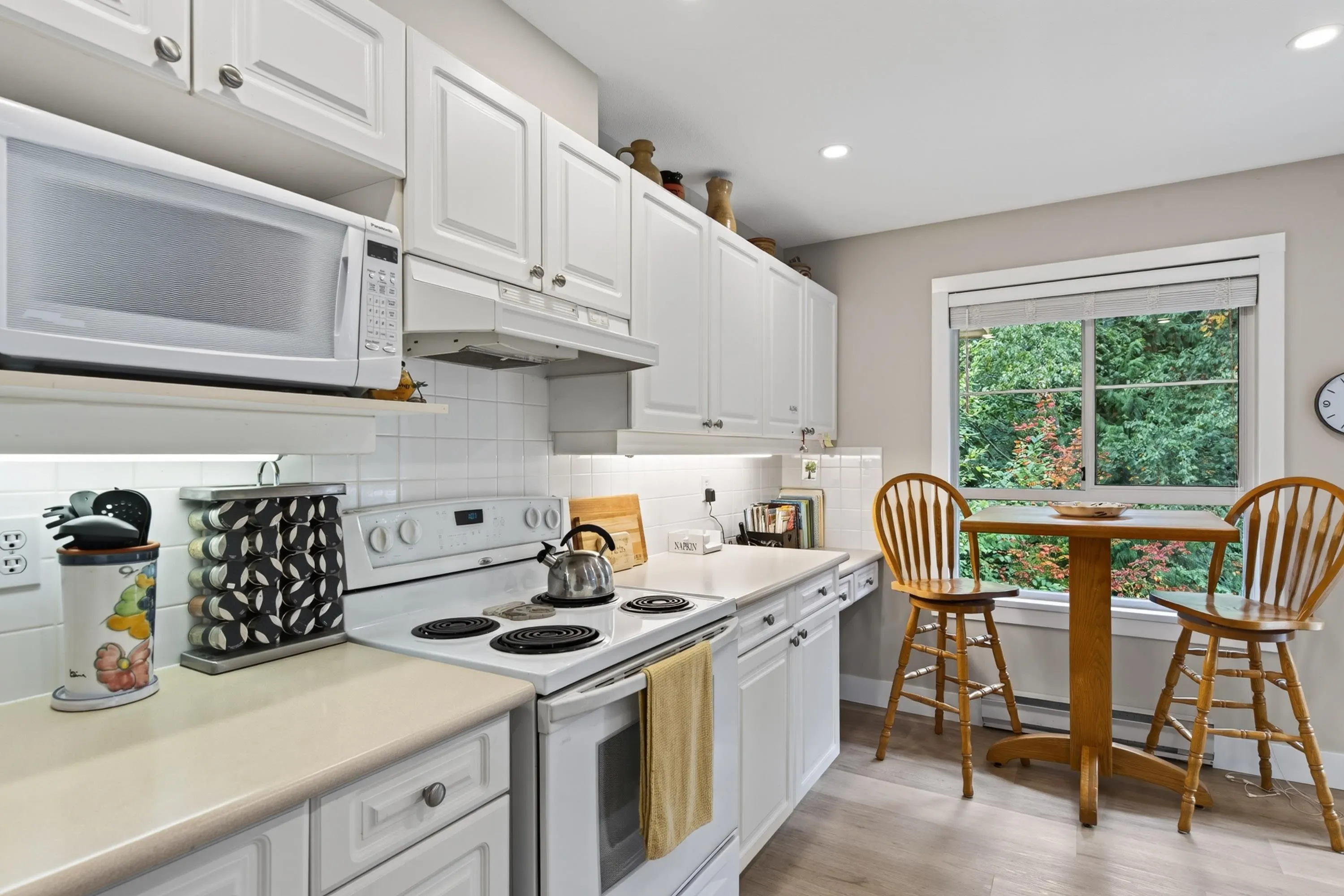 15155 22 Avenue #305
