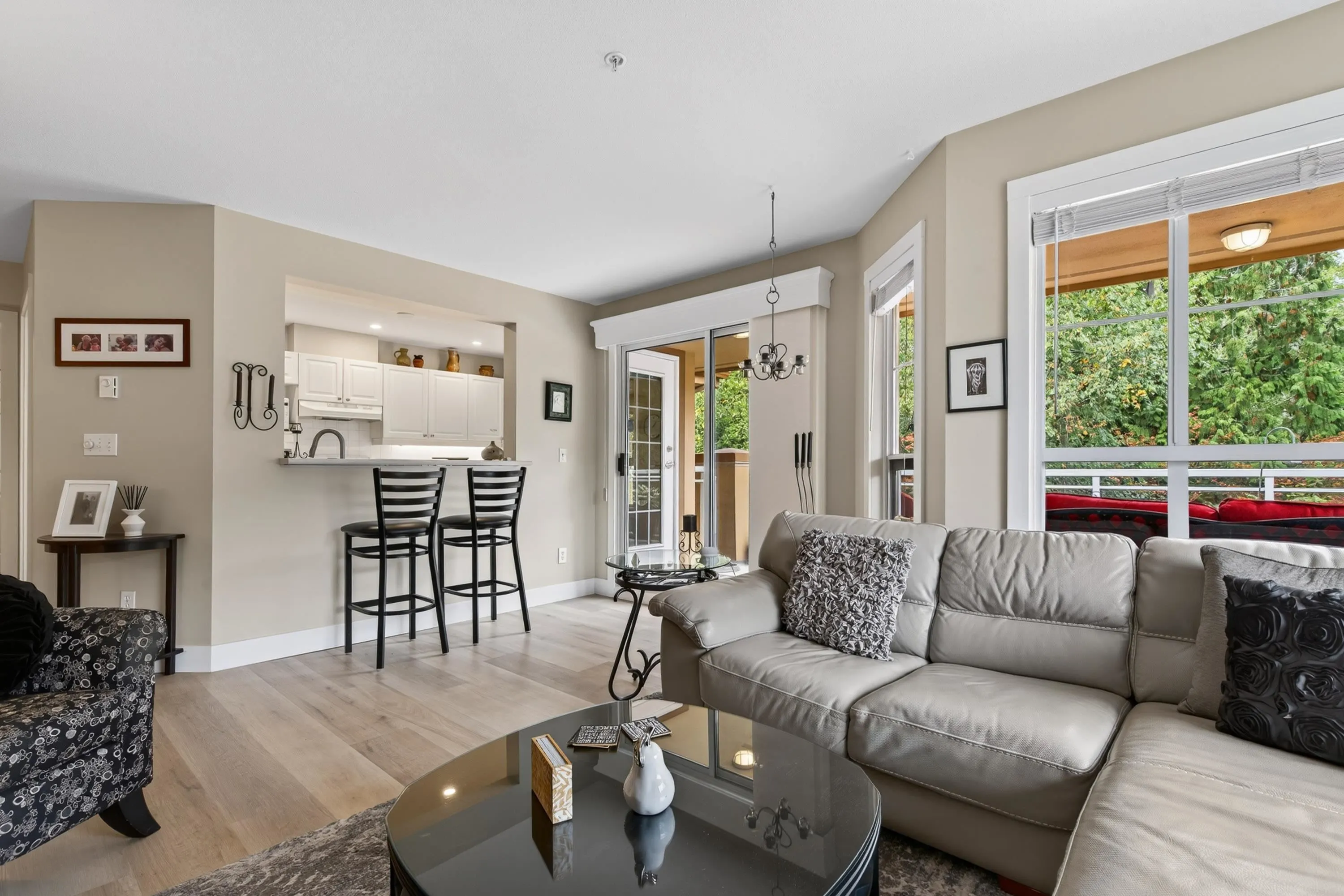 15155 22 Avenue #305