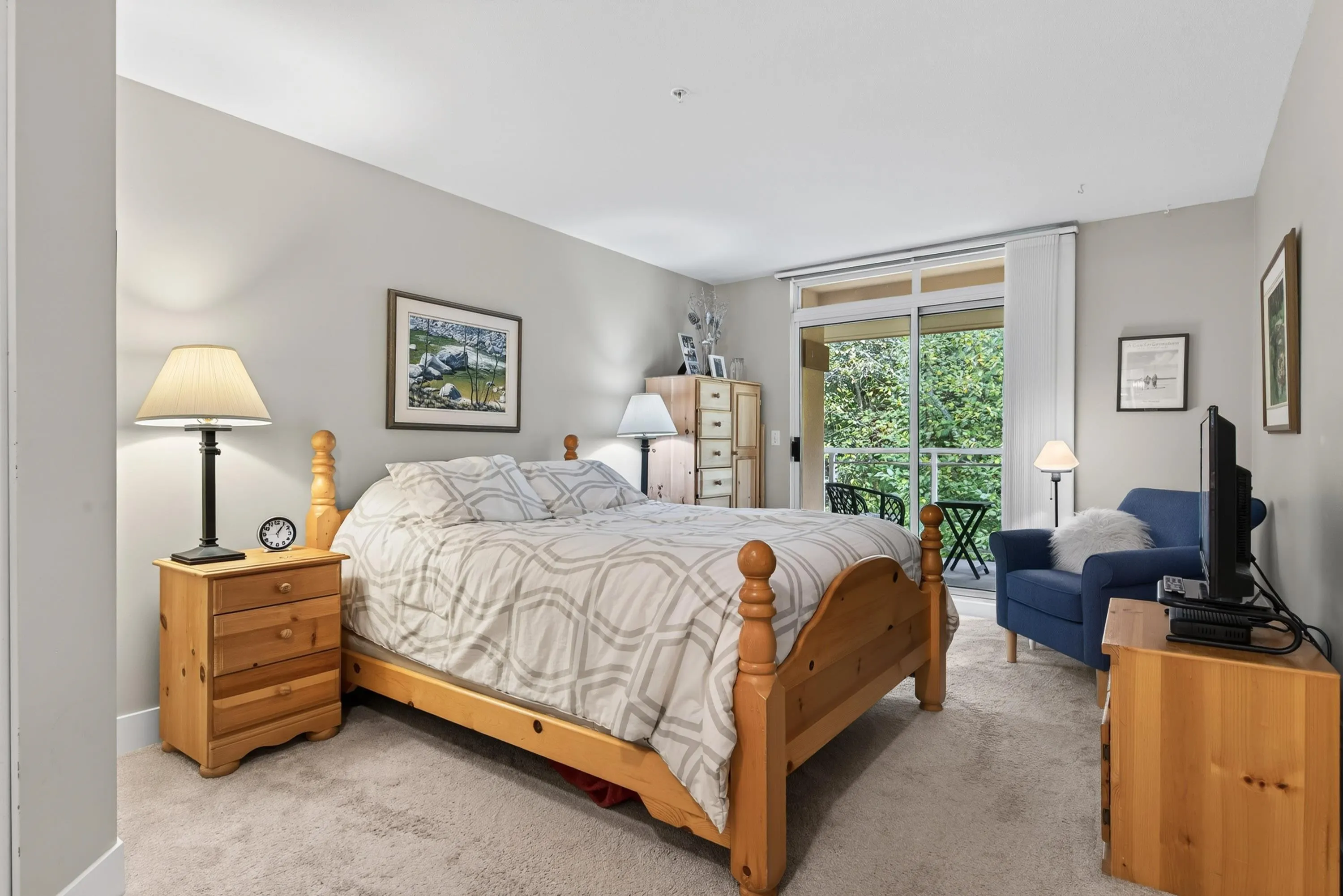 15155 22 Avenue #305
