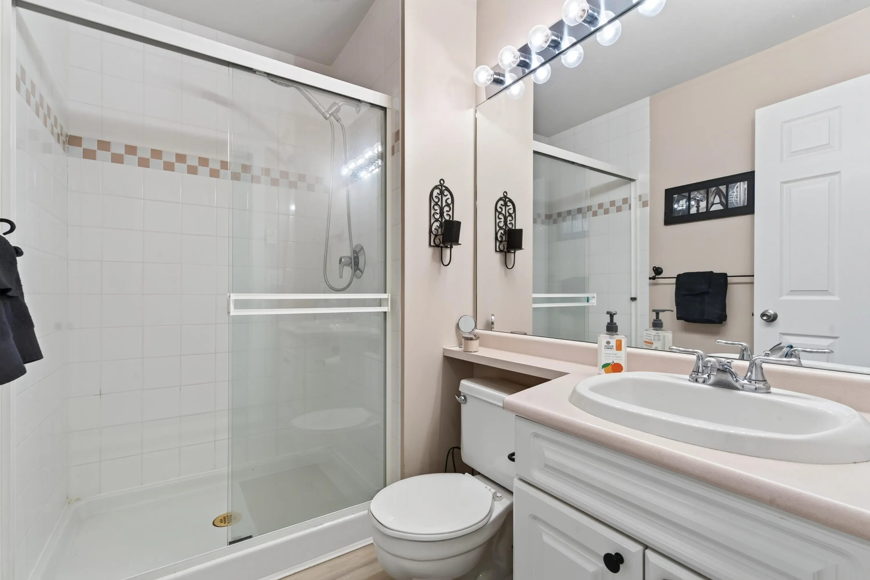 15155 22 Avenue #305