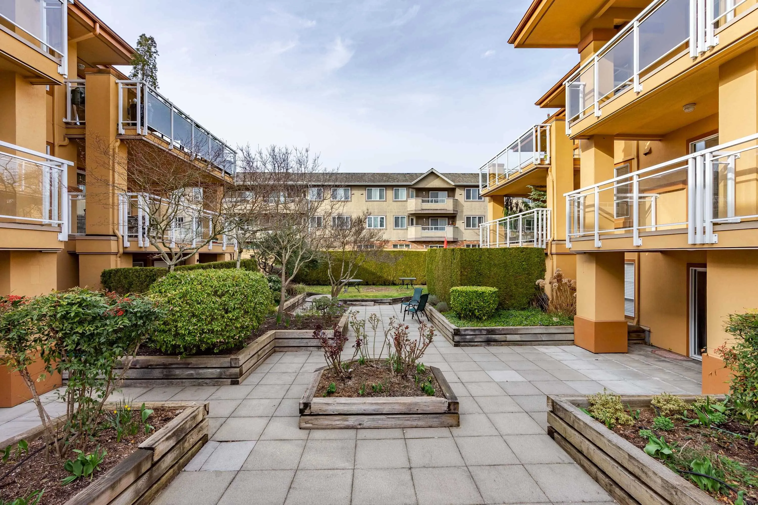 15155 22 Avenue #305