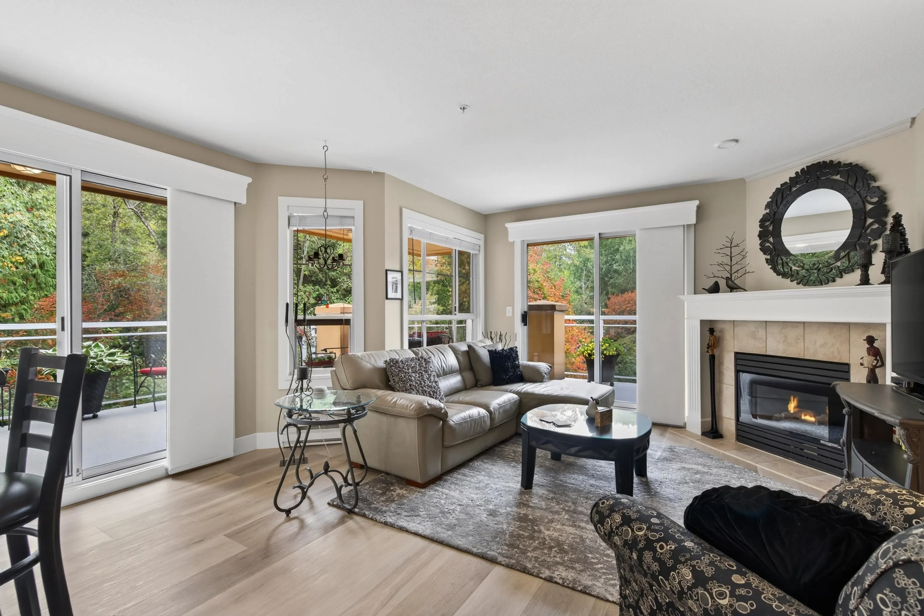 15155 22 Avenue #305