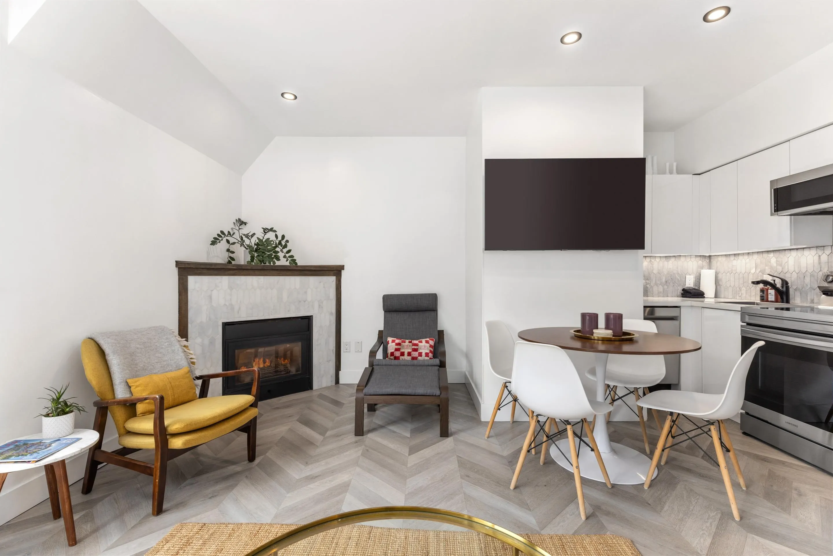 4369 Main Street #501