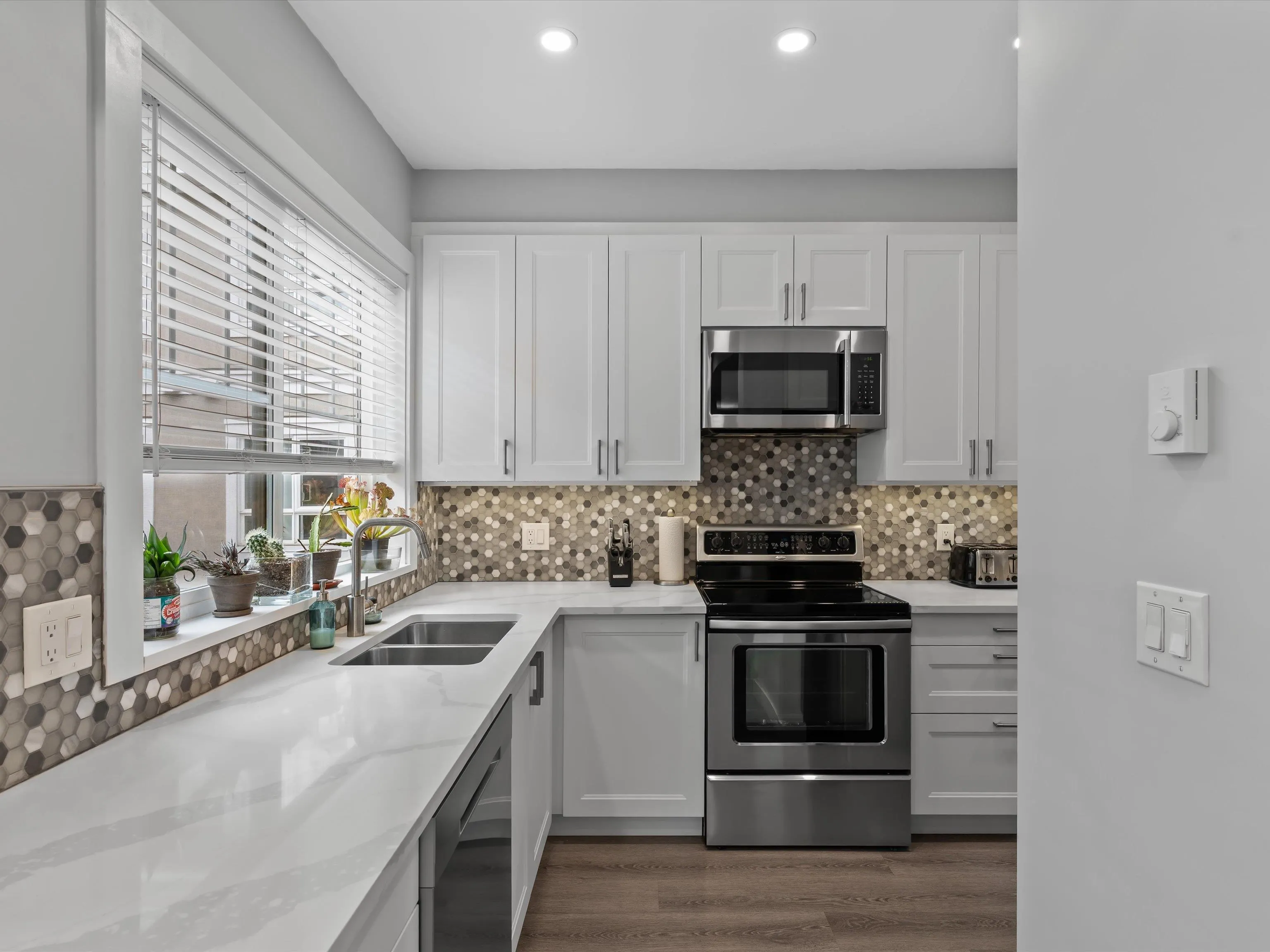 2422 Hawthorne Avenue #17