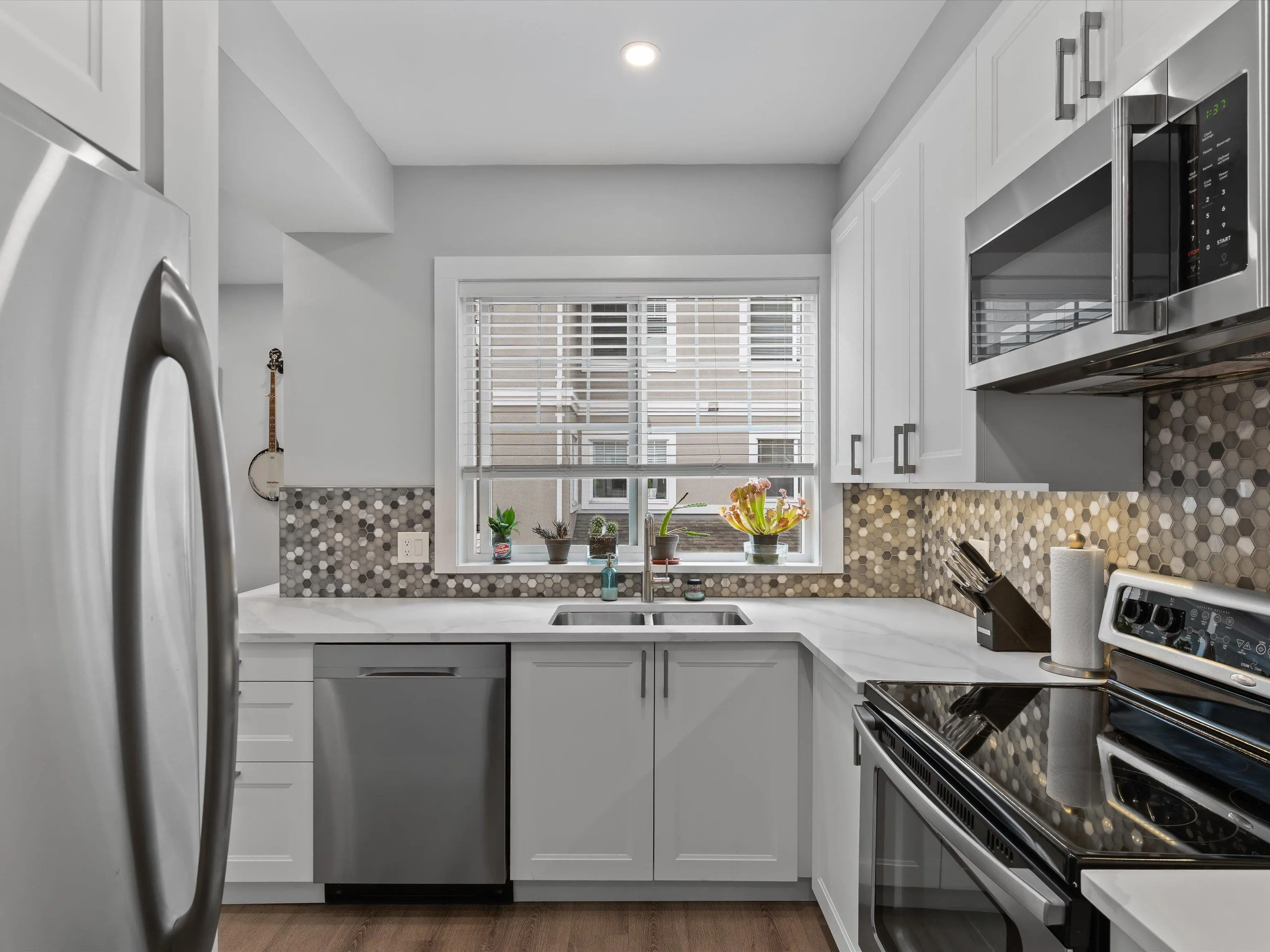 2422 Hawthorne Avenue #17