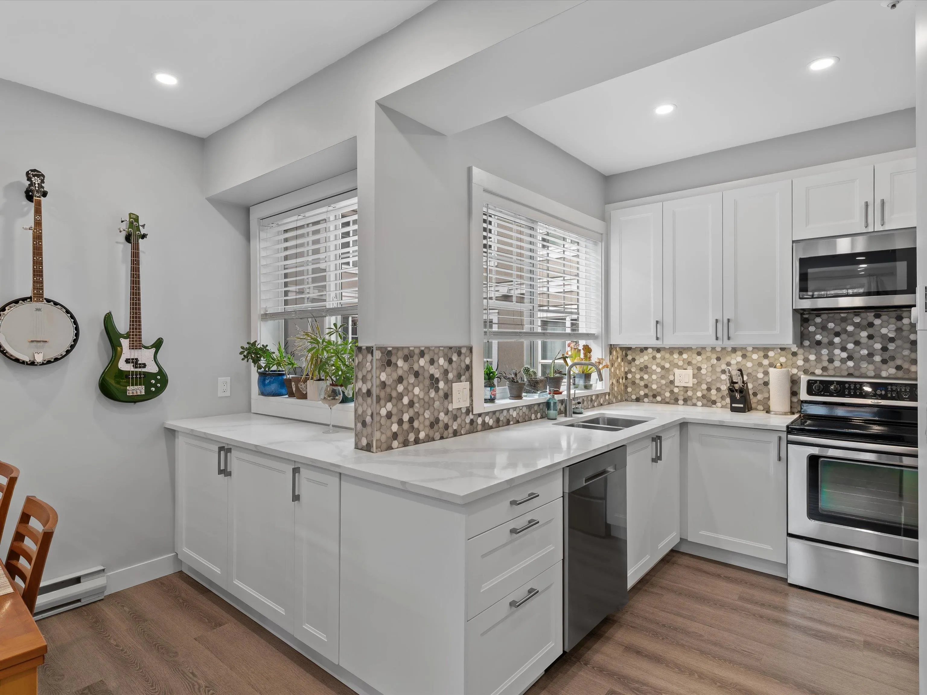 2422 Hawthorne Avenue #17