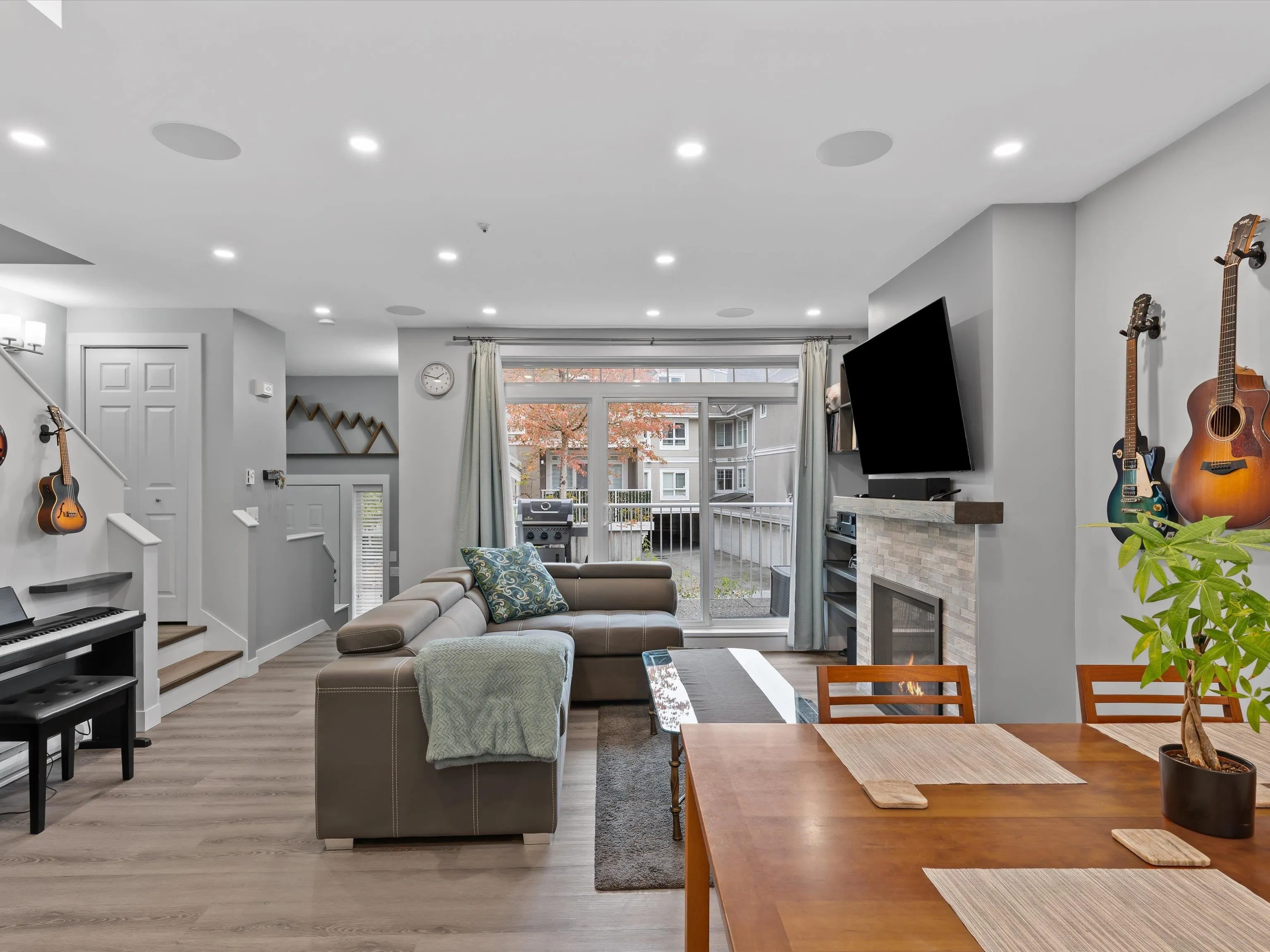 2422 Hawthorne Avenue #17