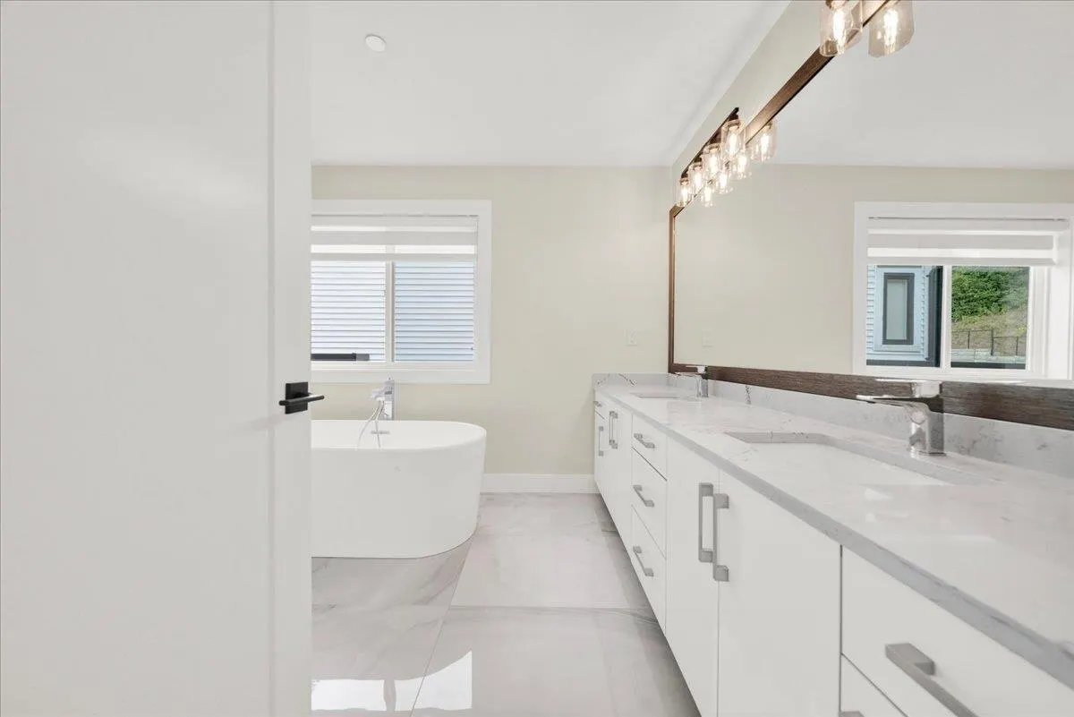 33958 Parr Avenue
