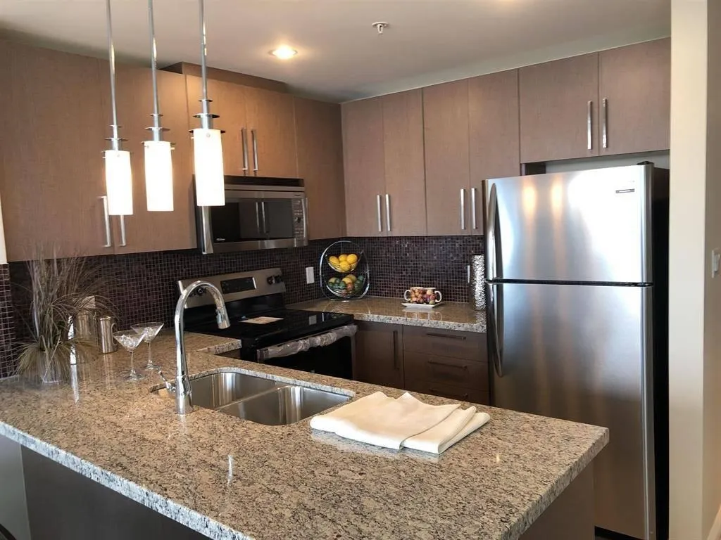 888 Carnarvon St #32XX