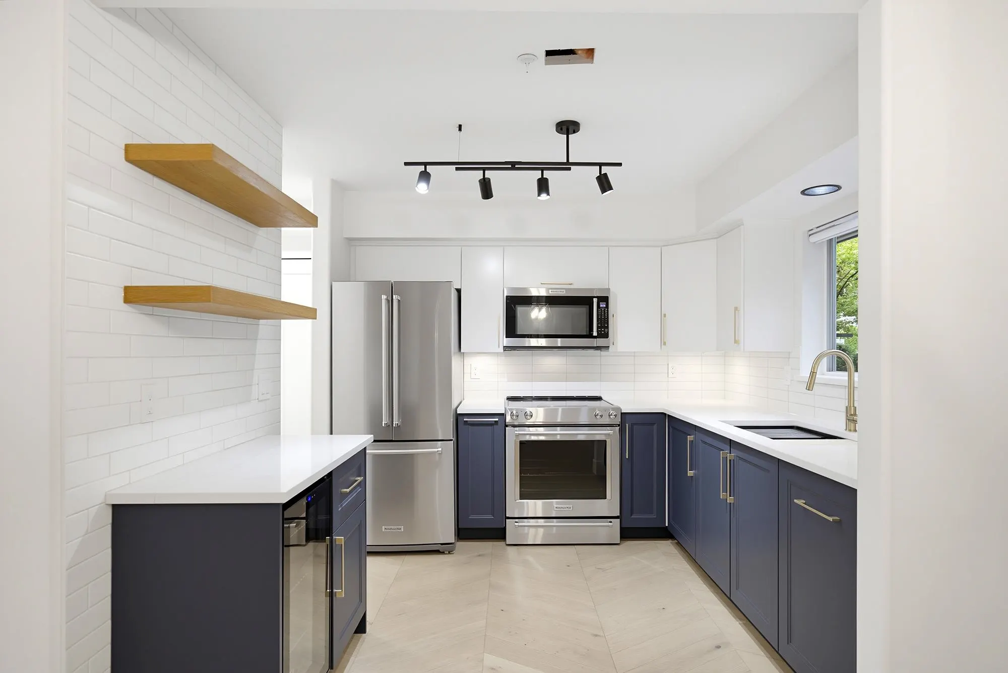 20556 113 Avenue #105