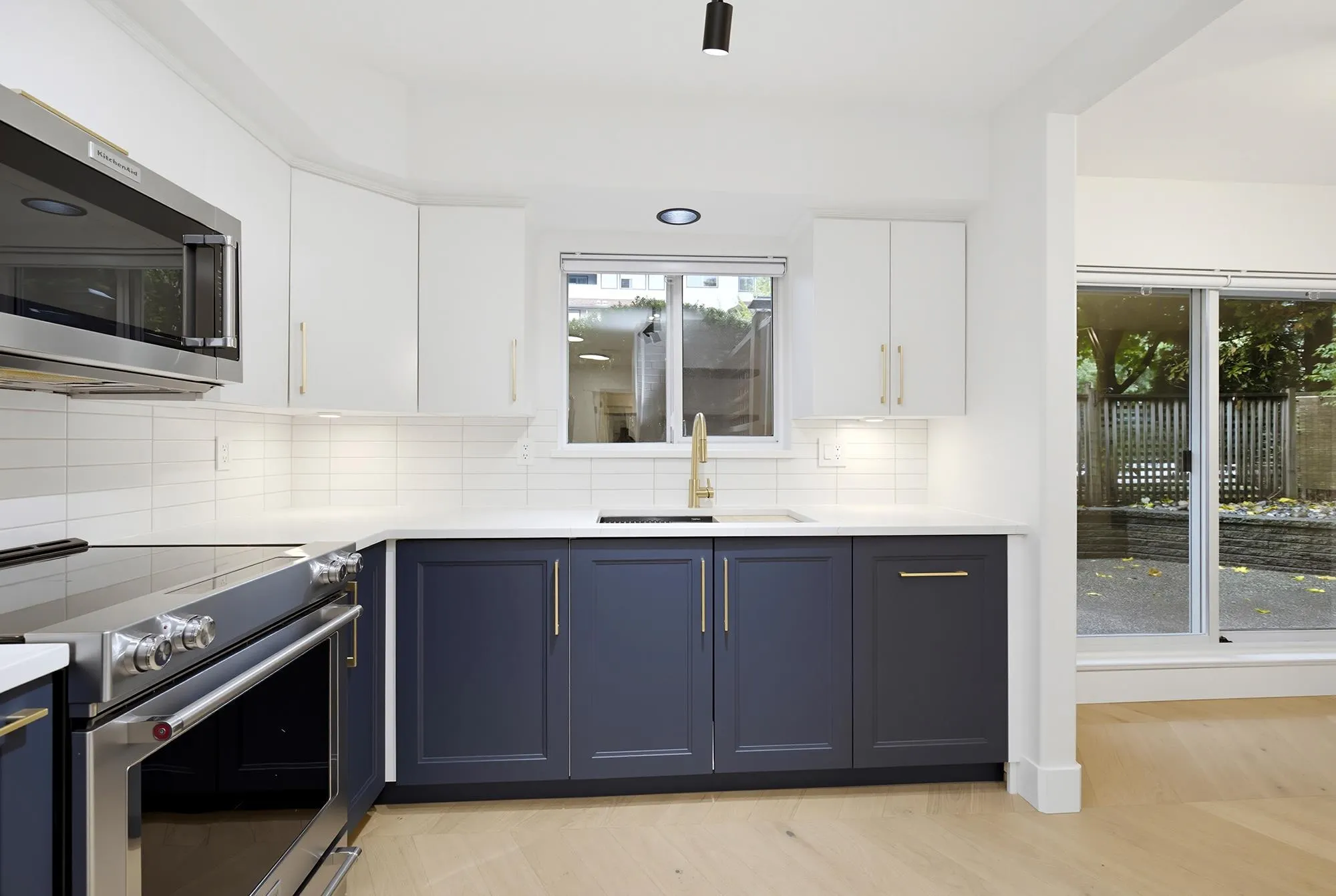 20556 113 Avenue #105