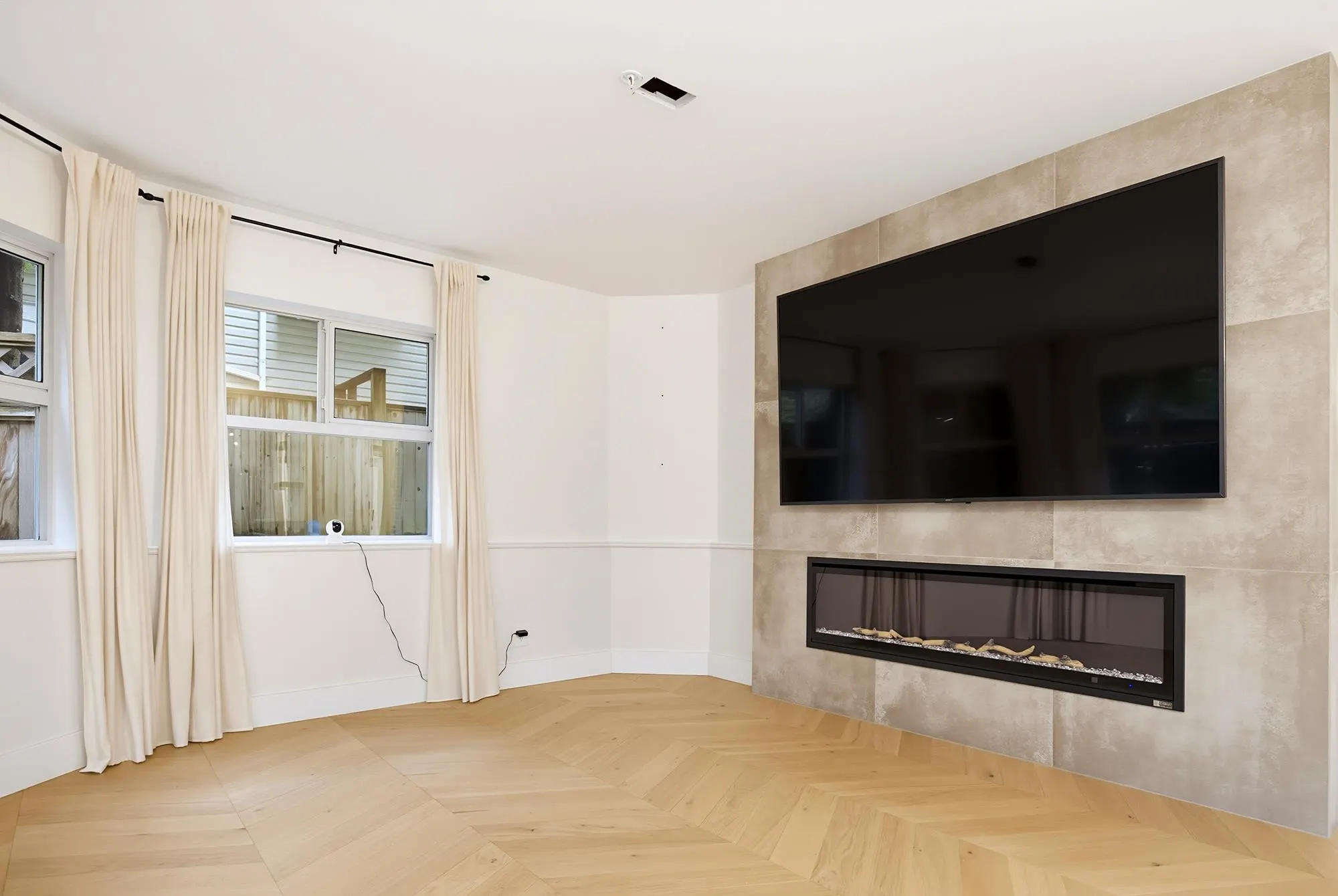 20556 113 Avenue #105