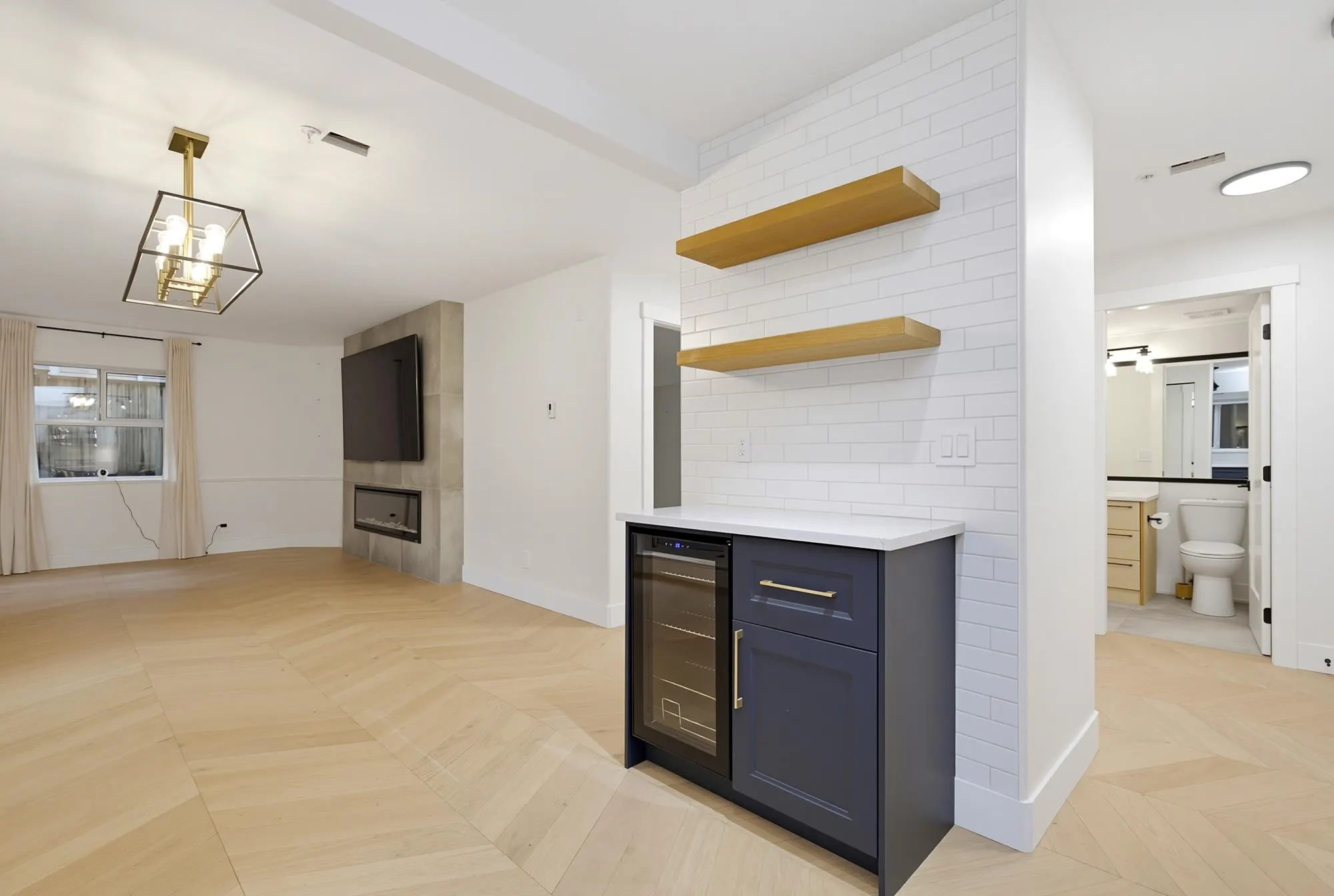 20556 113 Avenue #105