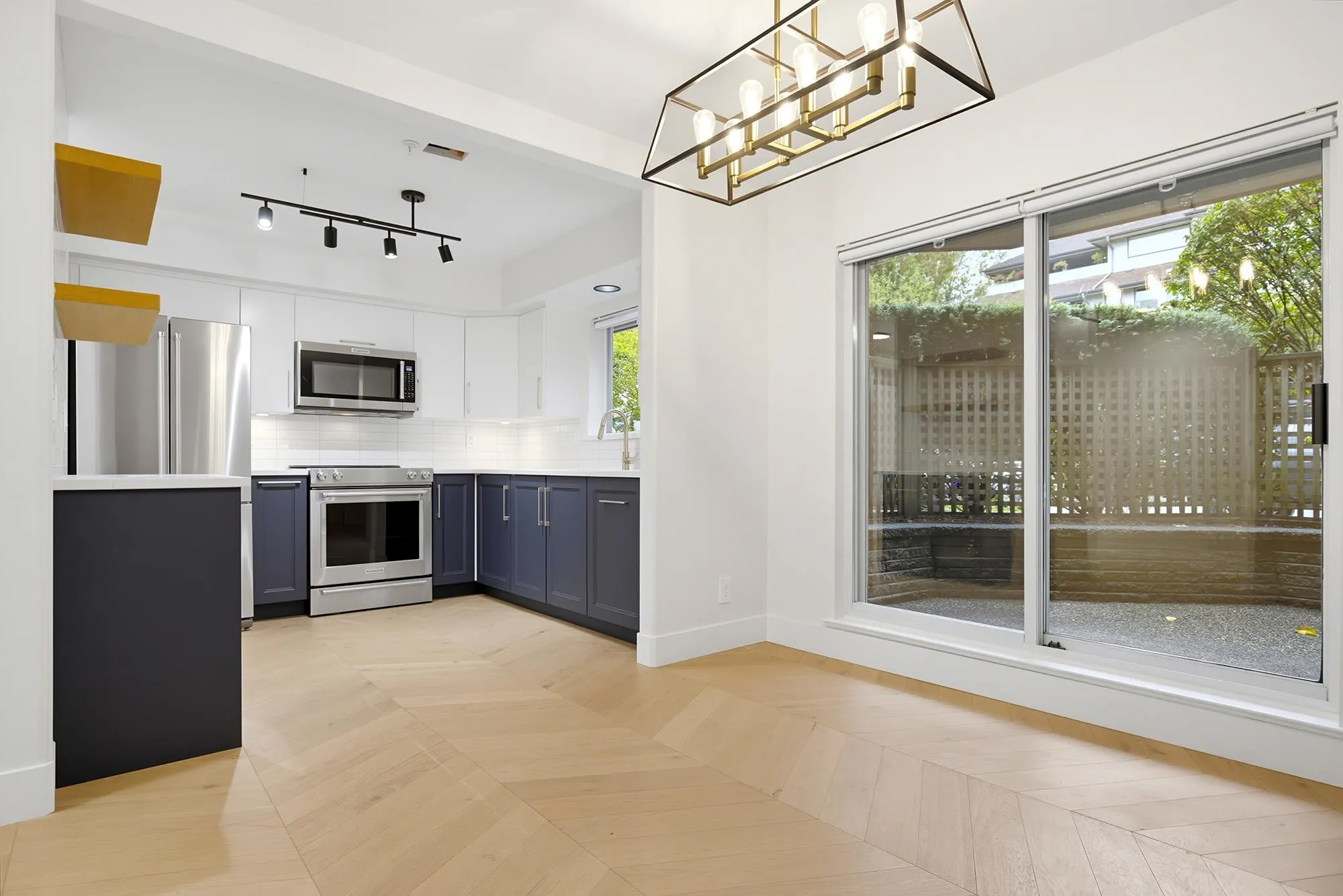 20556 113 Avenue #105