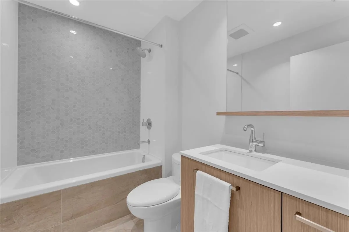 567 Clarke Road #3305