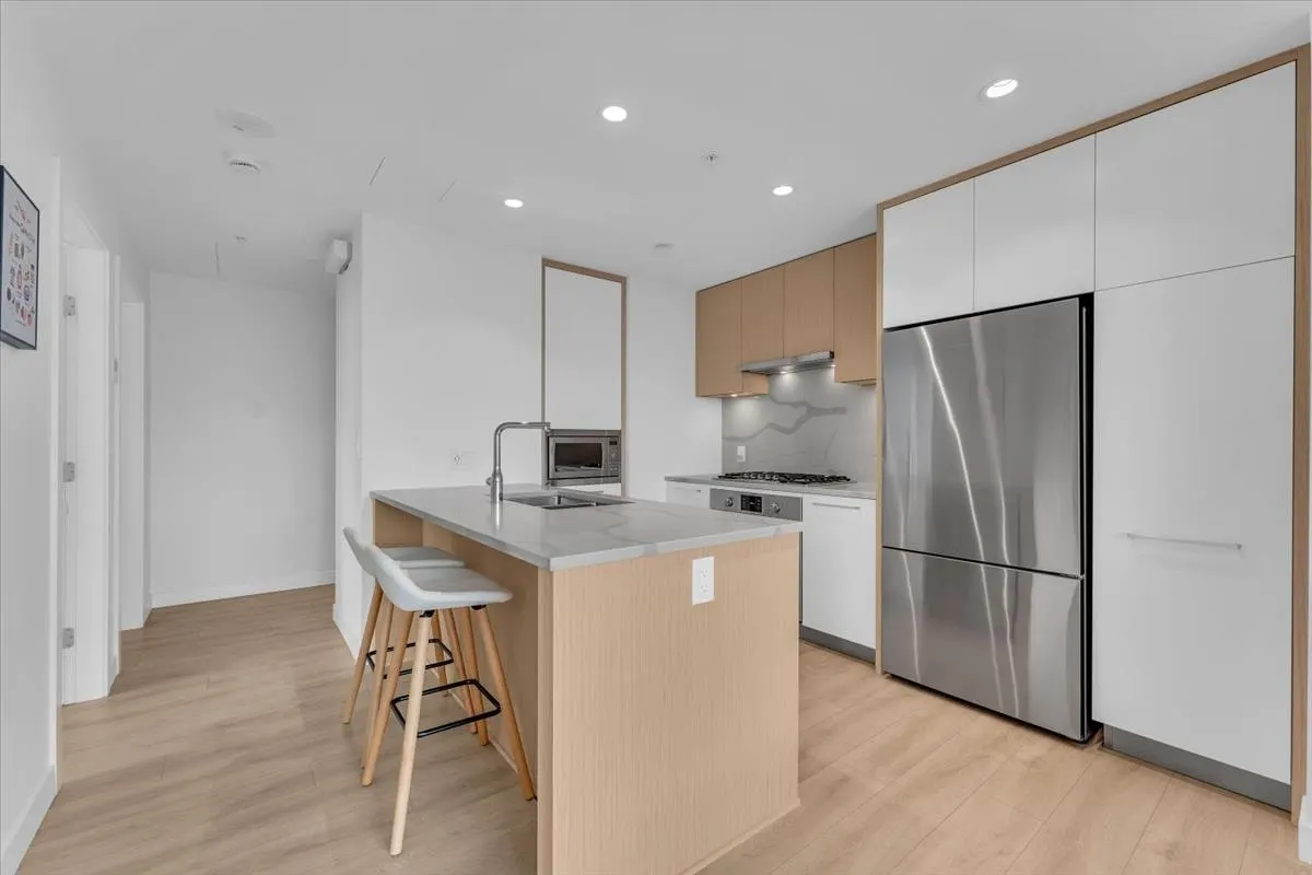 567 Clarke Road #3305