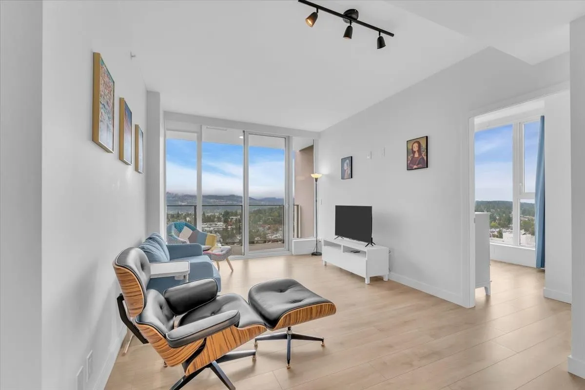 567 Clarke Road #3305