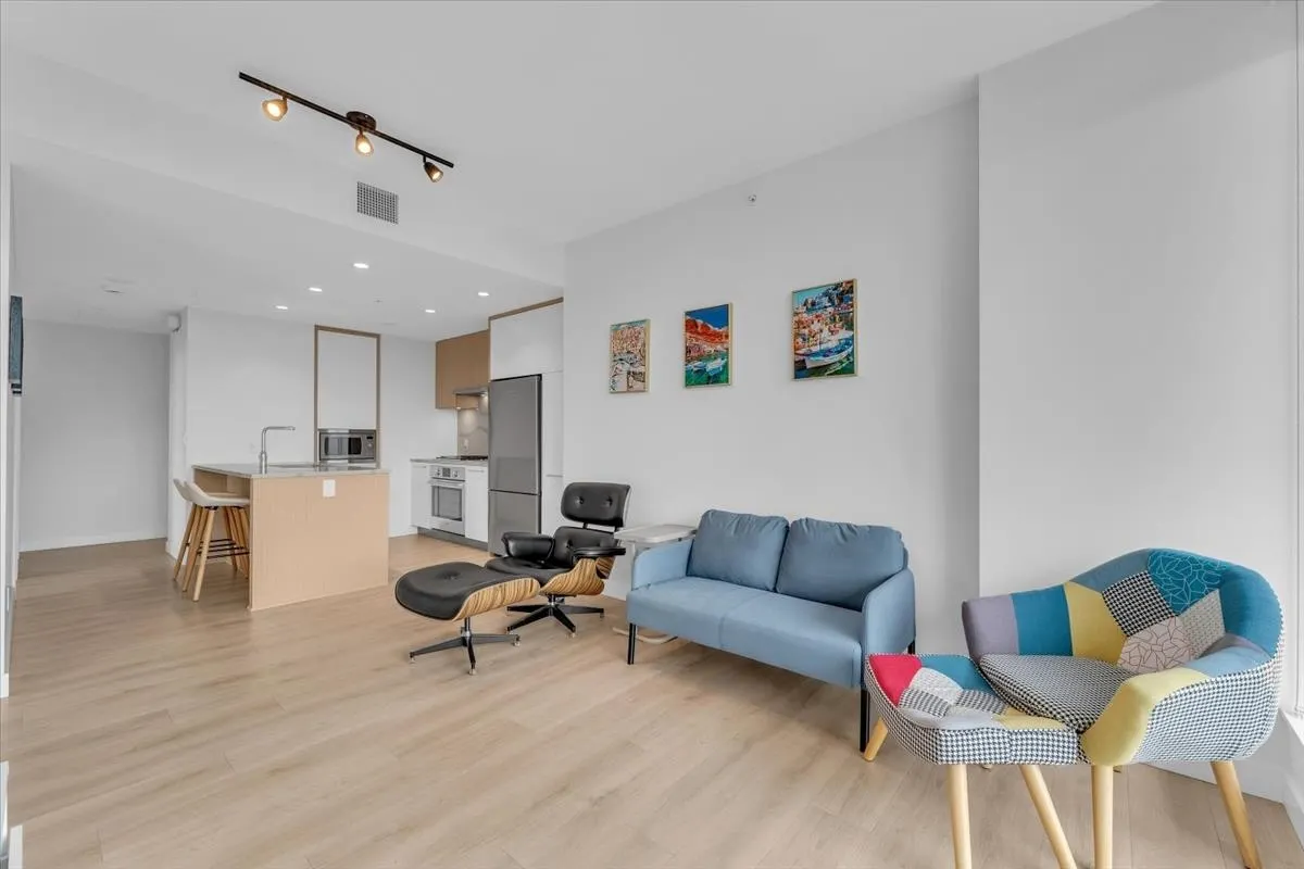 567 Clarke Road #3305