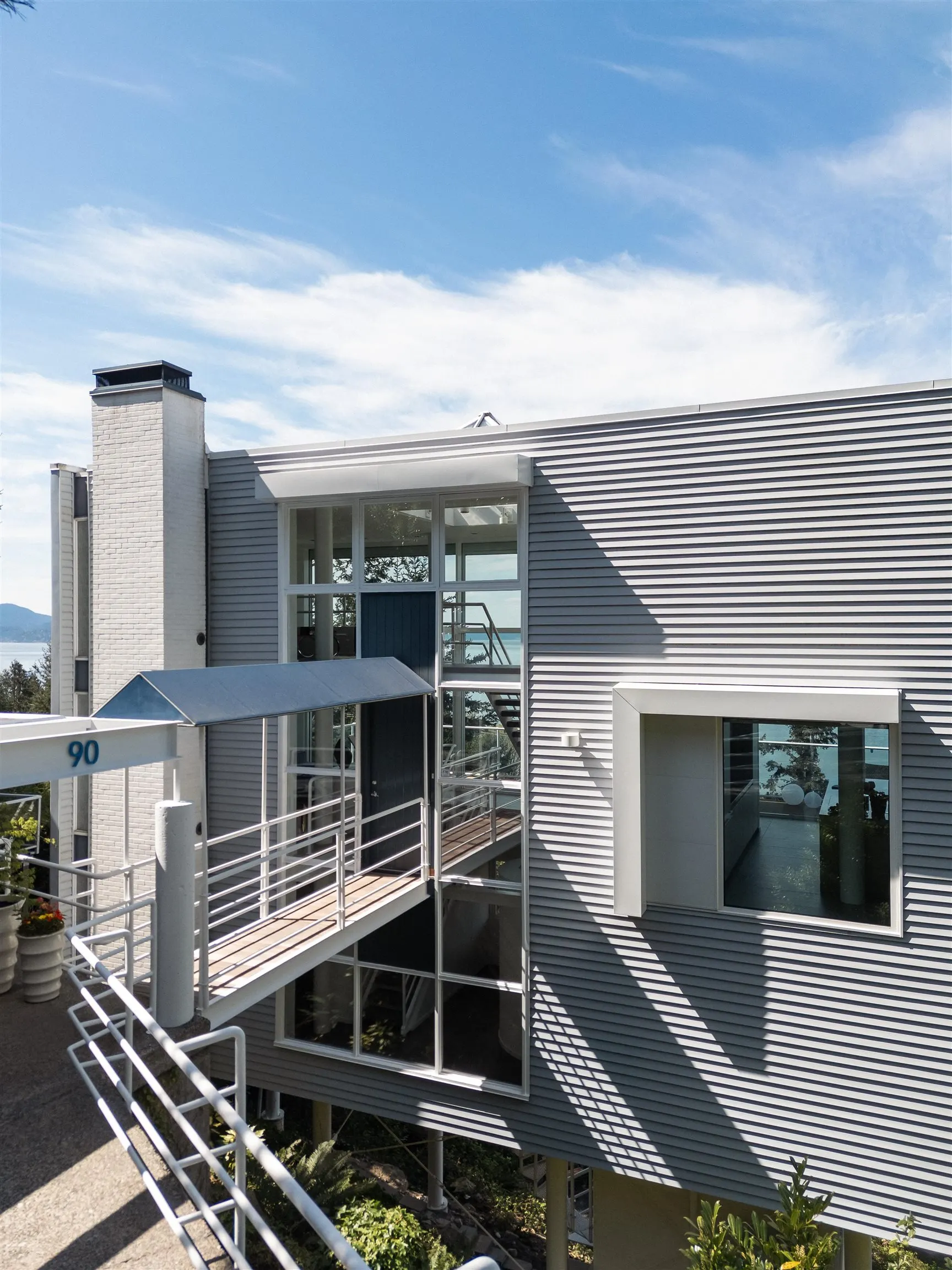 90 Isleview Place