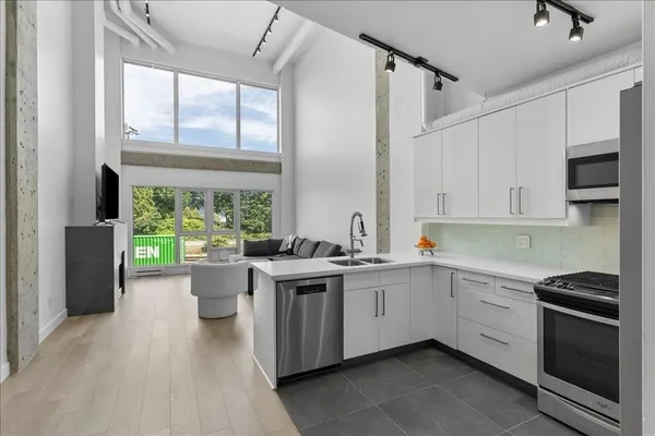 27 Alexander Street #309