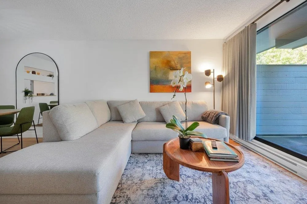 2119 Bellevue Avenue #208